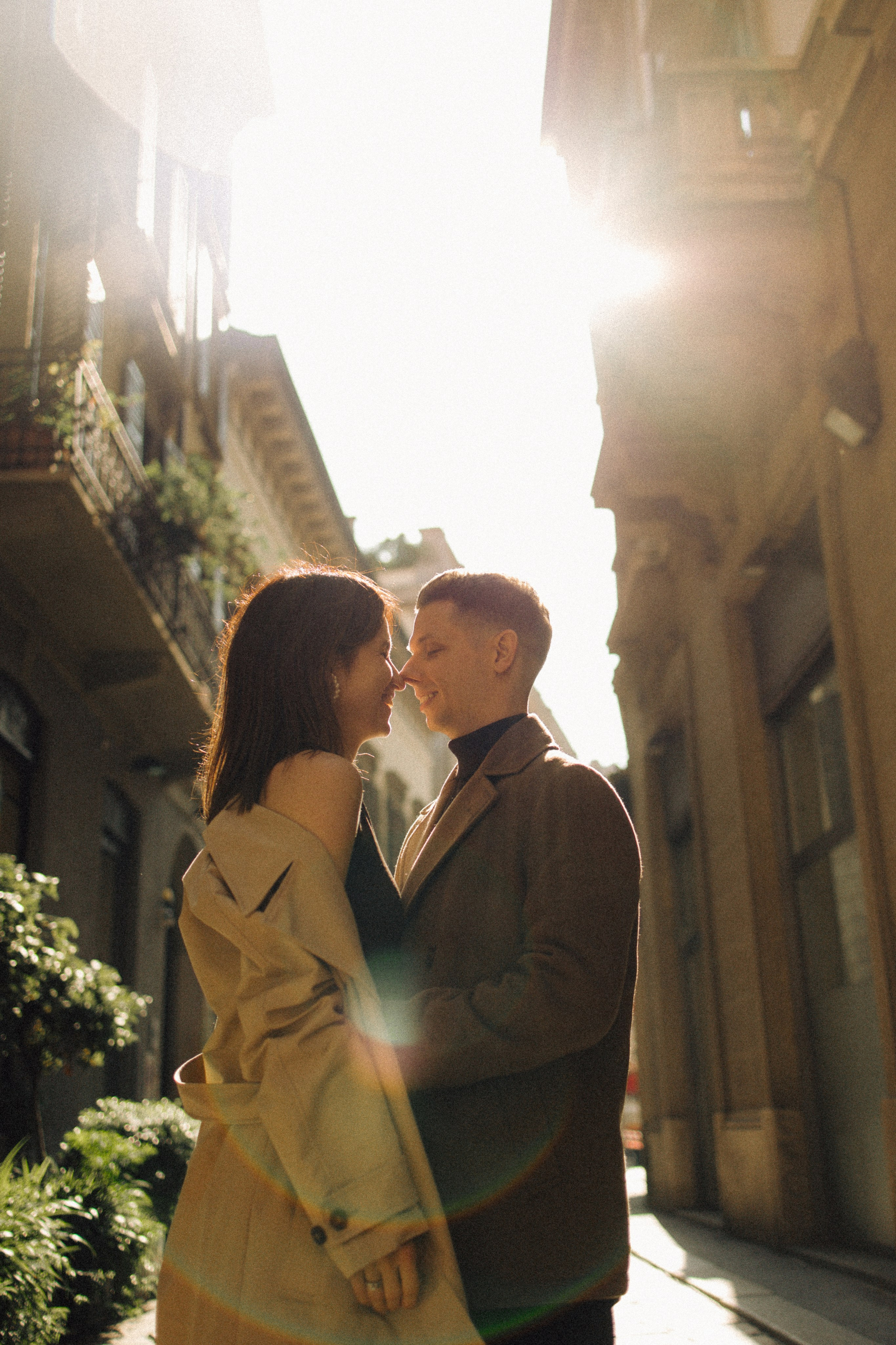 Romantic engagement-style photos in Milan