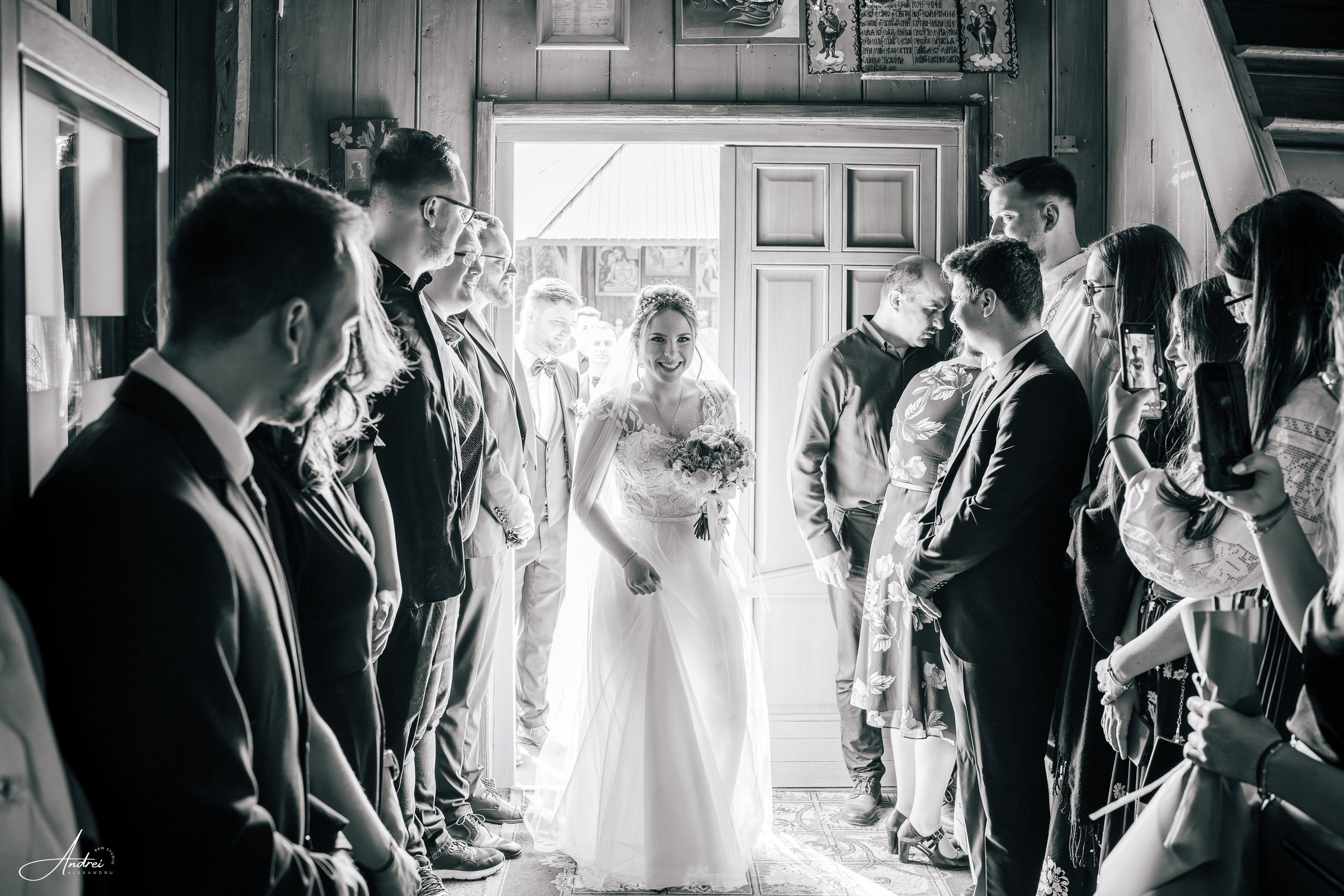 Cătălina & Călin. Raw Studio. Fotograful tau de nunta!