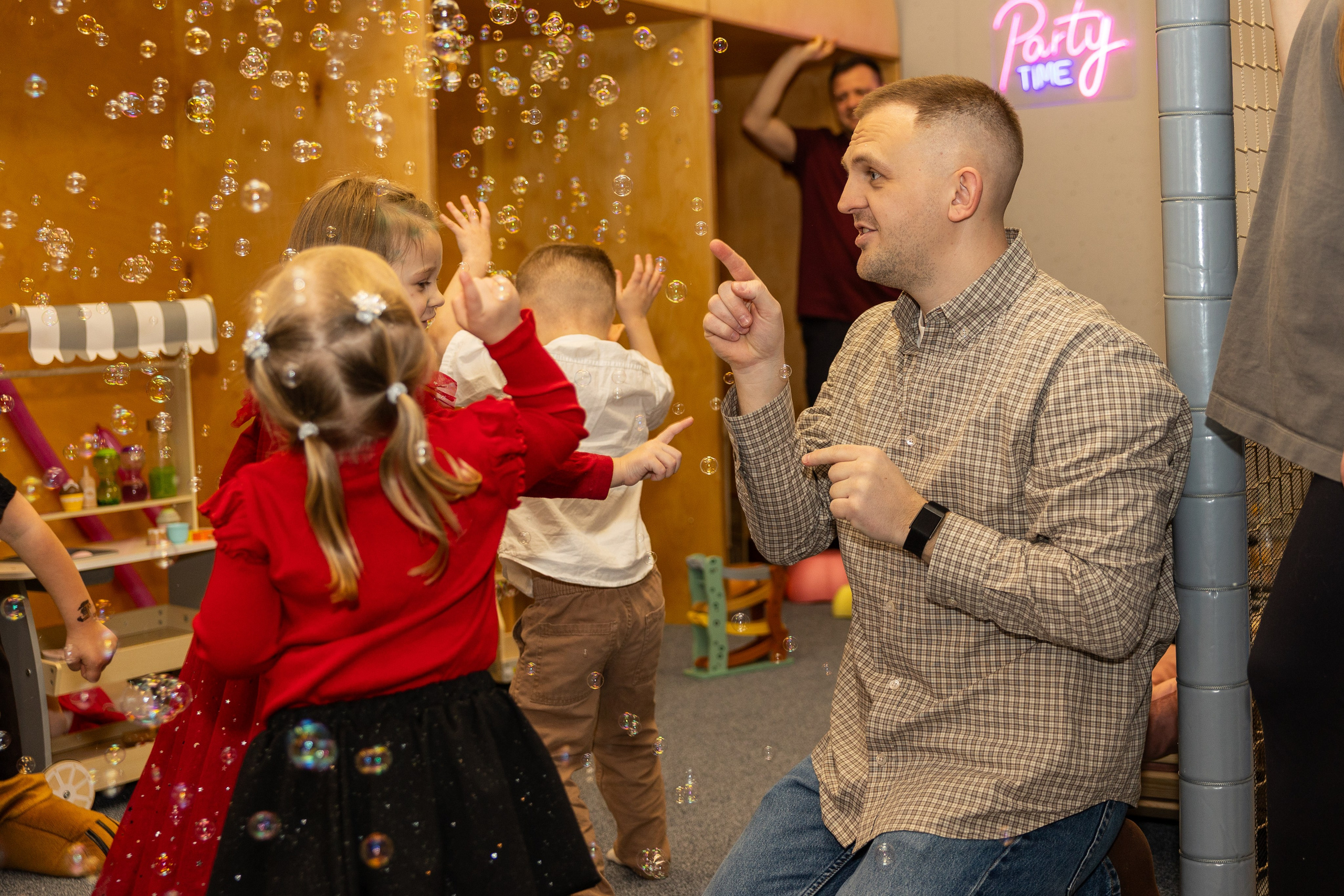 День рождения Артёма 24 января 2026 года. Семейный и детский фотограф в Варшаве Мила Бобровская