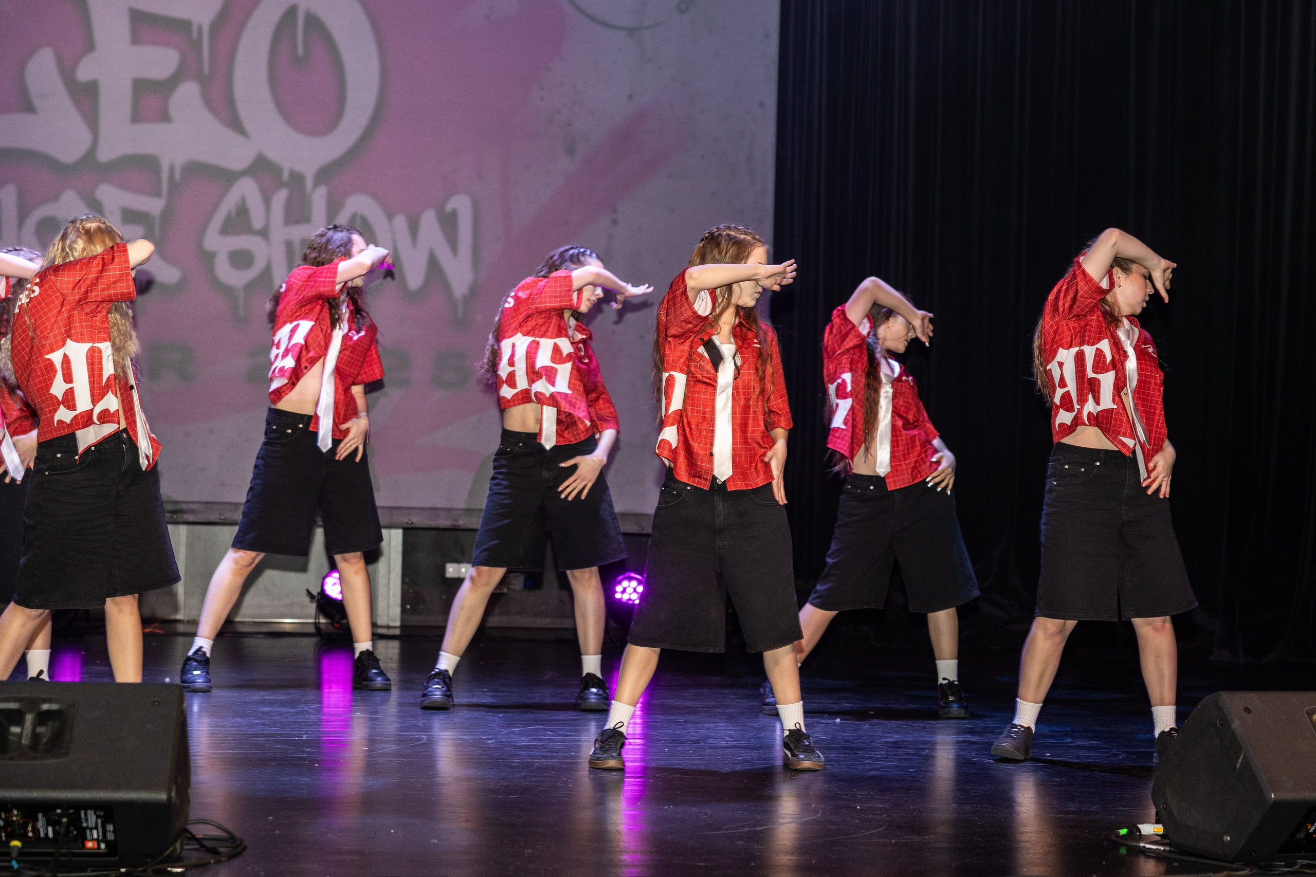 LEO DANCE SHOW WINTER 2025. Семейный и детский фотограф в Варшаве Мила Бобровская