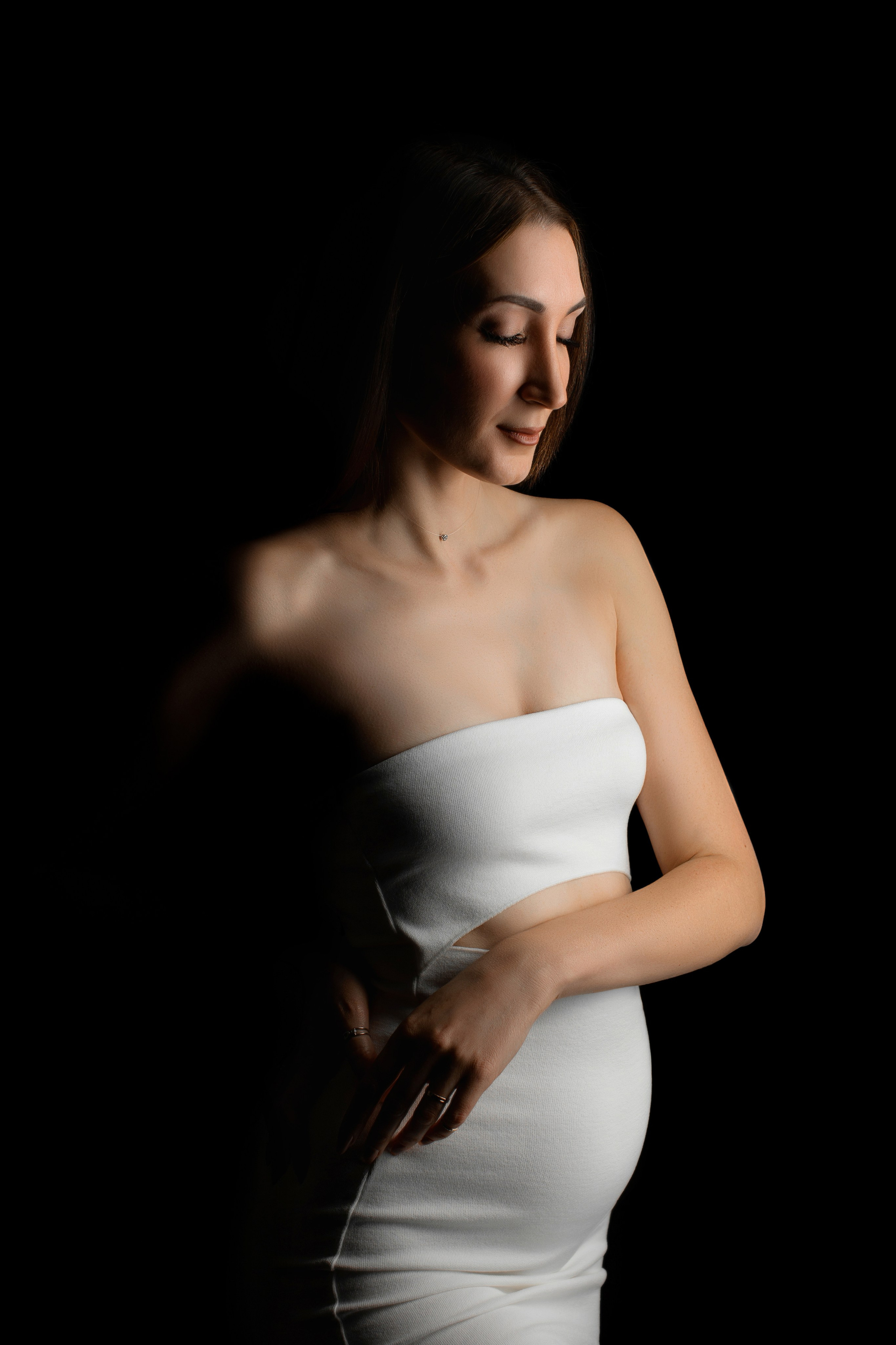 Studiofotografie, Schwangerschaft, Schwangerschaftsshooting, Fotoshooting Babybauch, Babybauchshooting, Osnabrück, Porträt, minimalistisch, schwarz-weiß, Osnabrueck, Rheine, Ibbenbühren, Fotograf Osnabrück, Fotografin Osnabrück, Gynäkologie, Baby, Geburt, Eltern werden, Geburtsanmeldung
