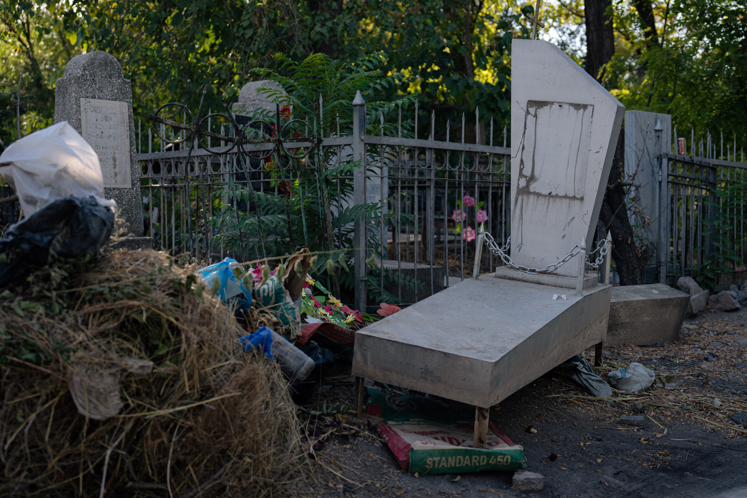 Клиент всегда мёртв: профессия — могильщик. Георгий Намазов | Фотограф в Ташкенте