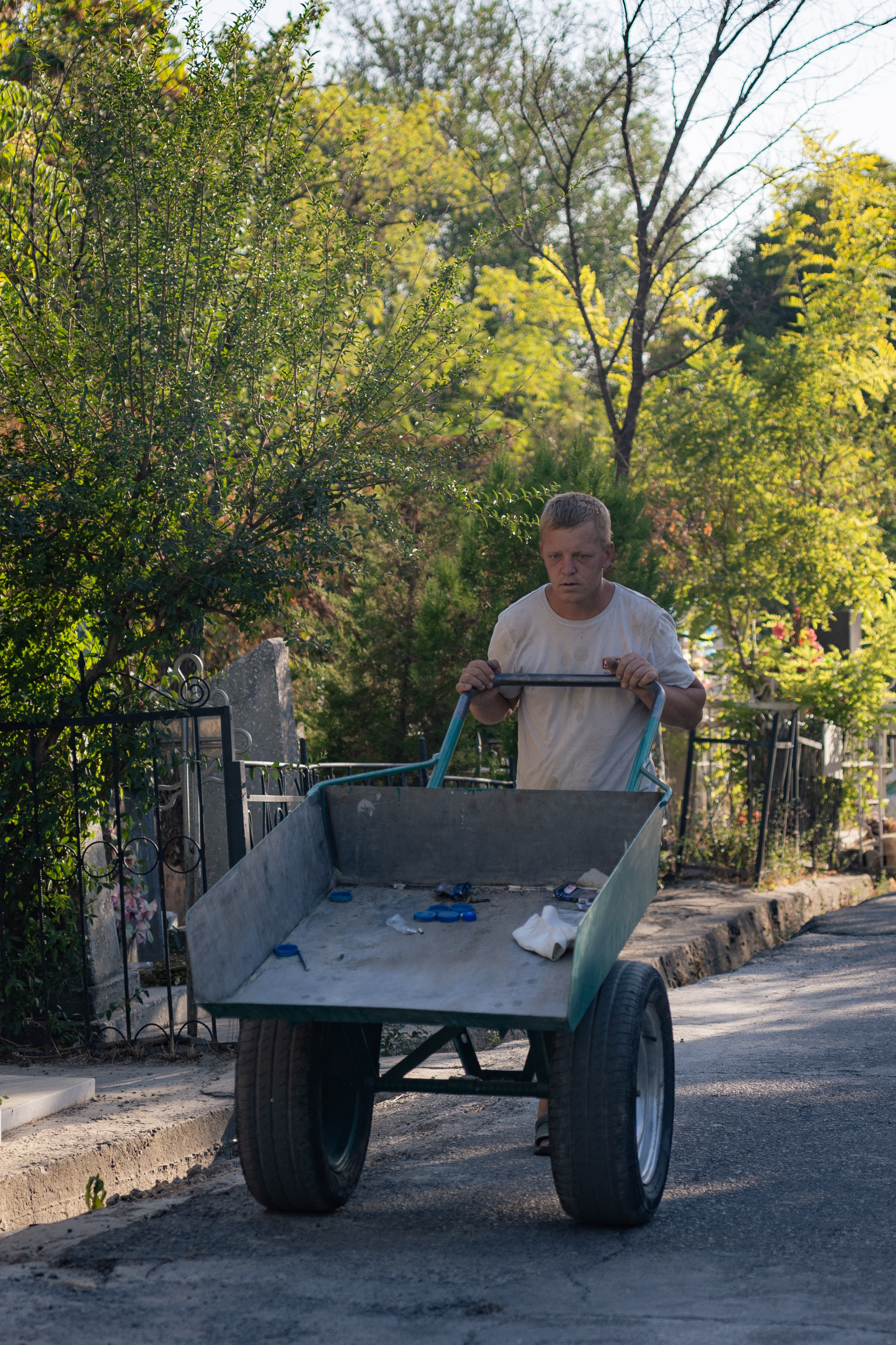 Клиент всегда мёртв: профессия — могильщик. Георгий Намазов | Фотограф в Ташкенте
