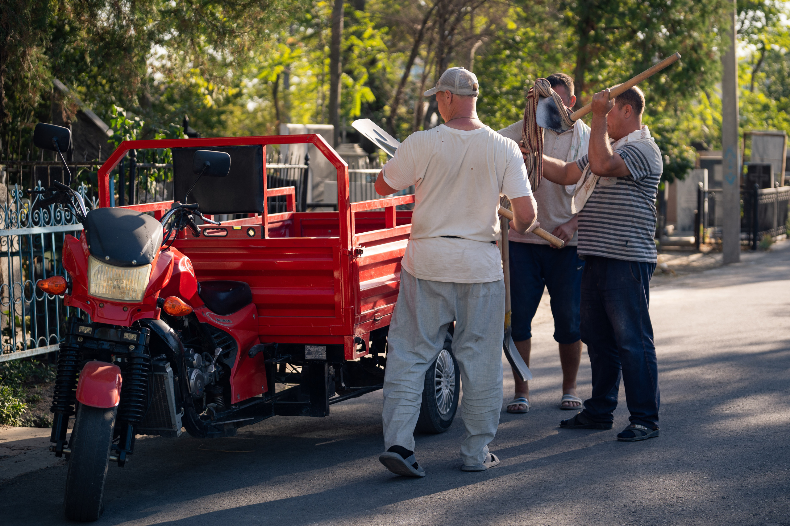 Клиент всегда мёртв: профессия — могильщик. Георгий Намазов | Фотограф в Ташкенте