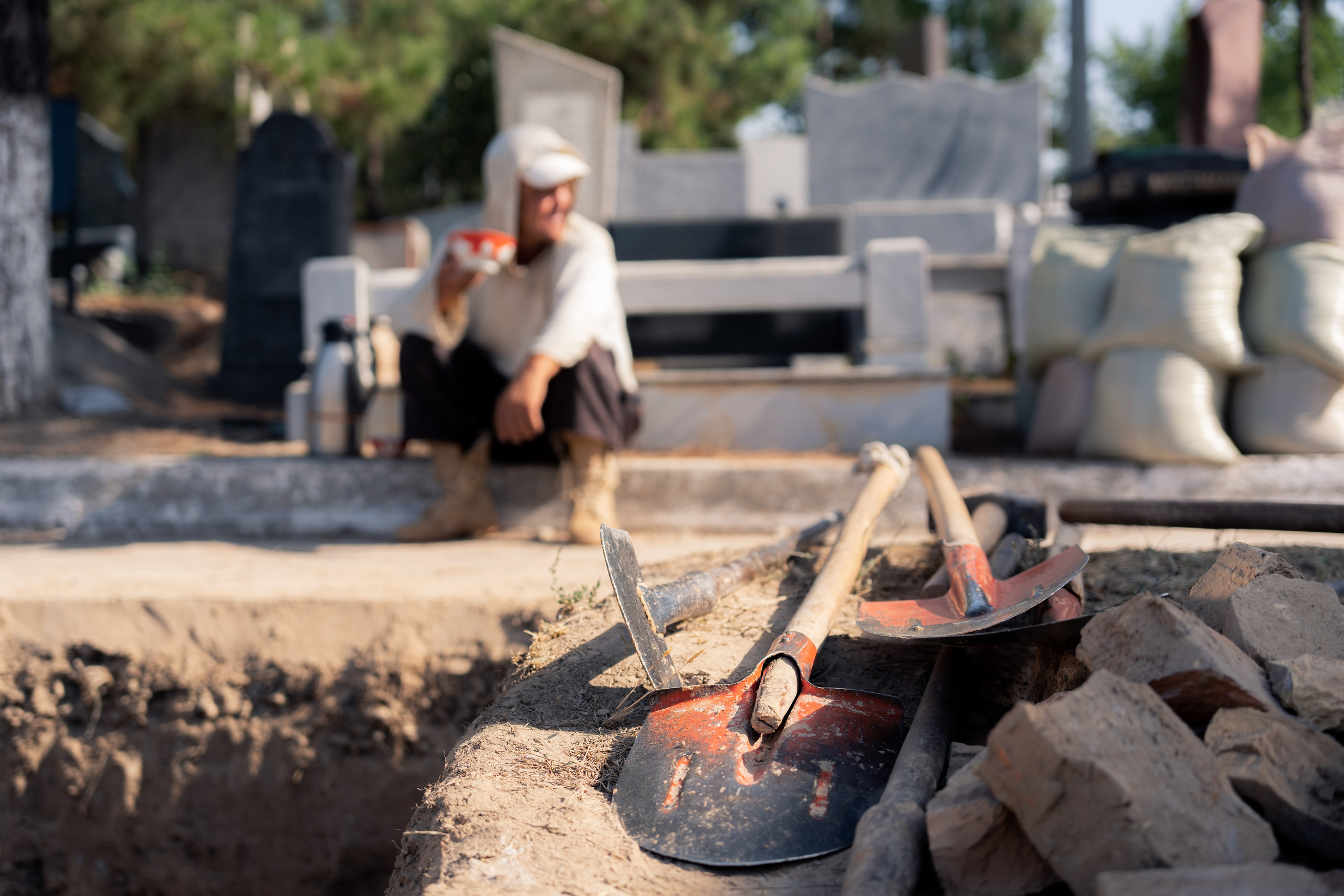 Клиент всегда мёртв: профессия — могильщик. Георгий Намазов | Фотограф в Ташкенте
