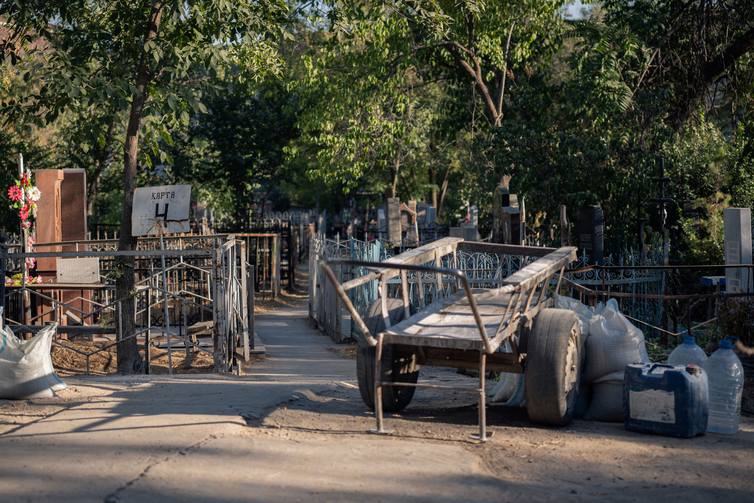 Клиент всегда мёртв: профессия — могильщик. Георгий Намазов | Фотограф в Ташкенте