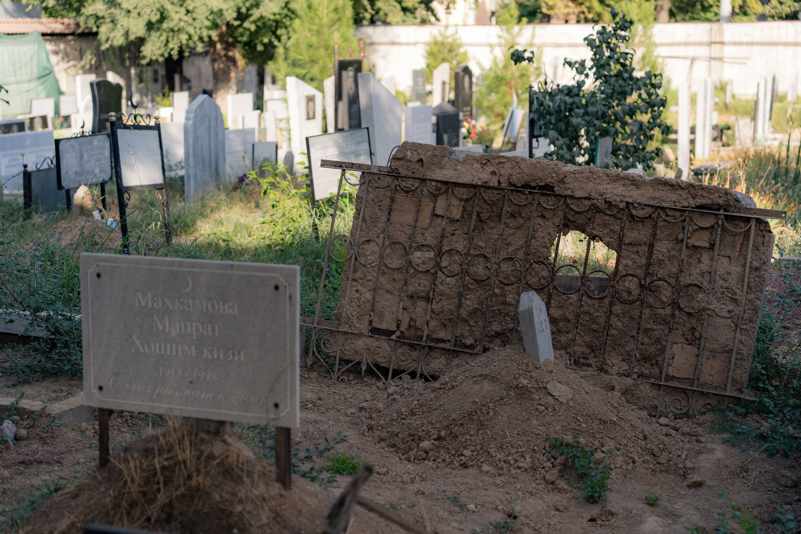 Клиент всегда мёртв: профессия — могильщик. Георгий Намазов | Фотограф в Ташкенте