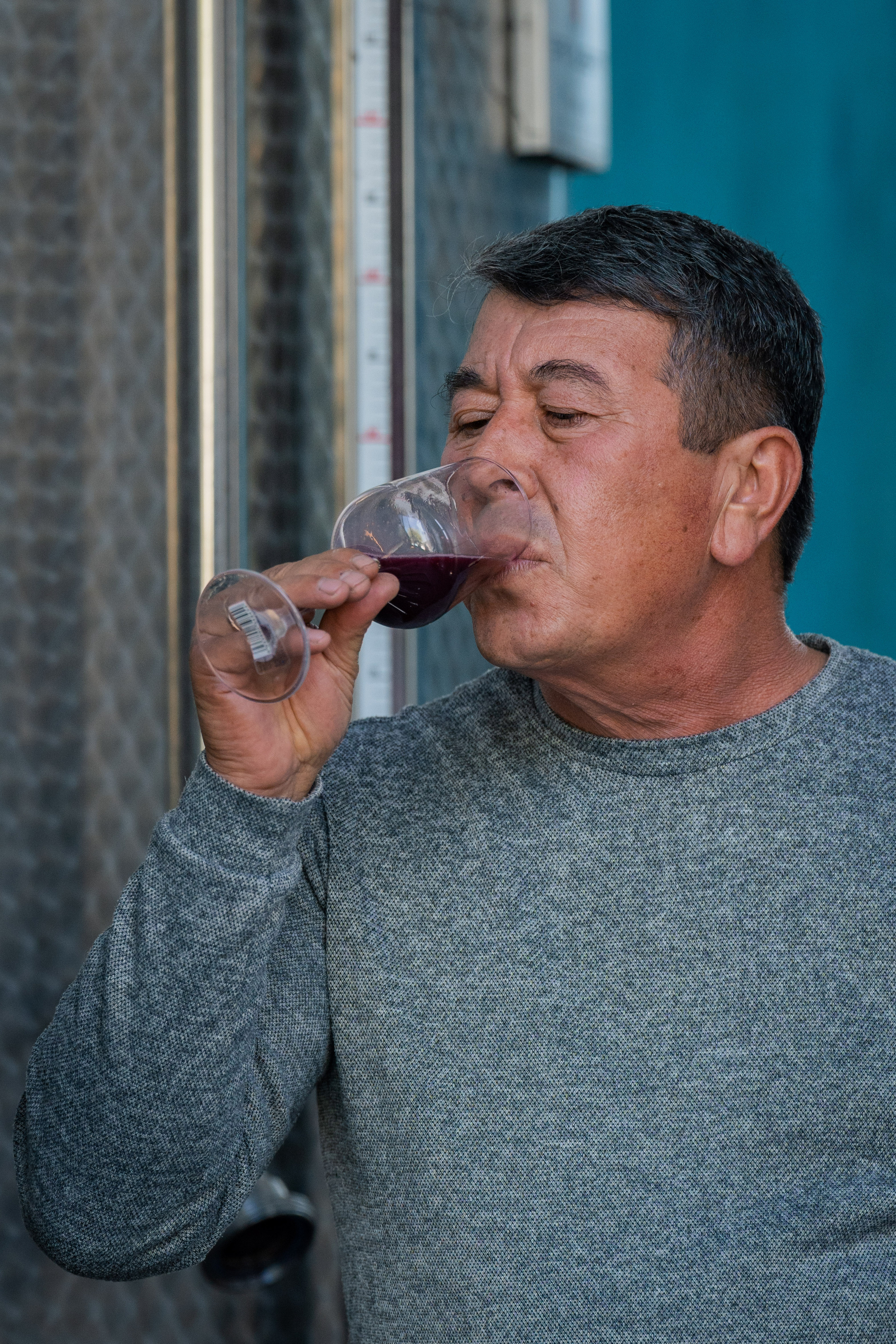 «Мне платят за то, что я выпиваю на работе» — история одной винодельни. Георгий Намазов | Фотограф в Ташкенте