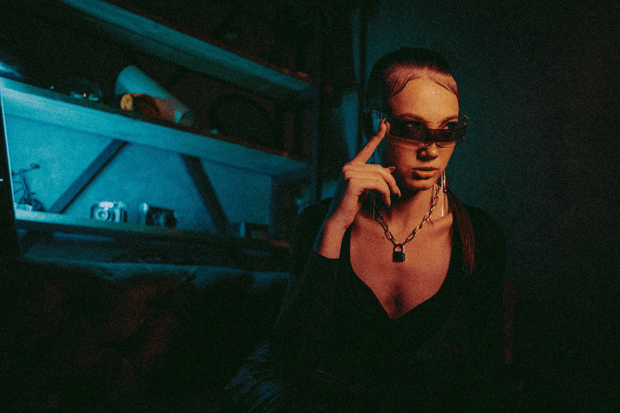 Ksenia — Neon lights. Георгий Намазов | Фотограф в Ташкенте