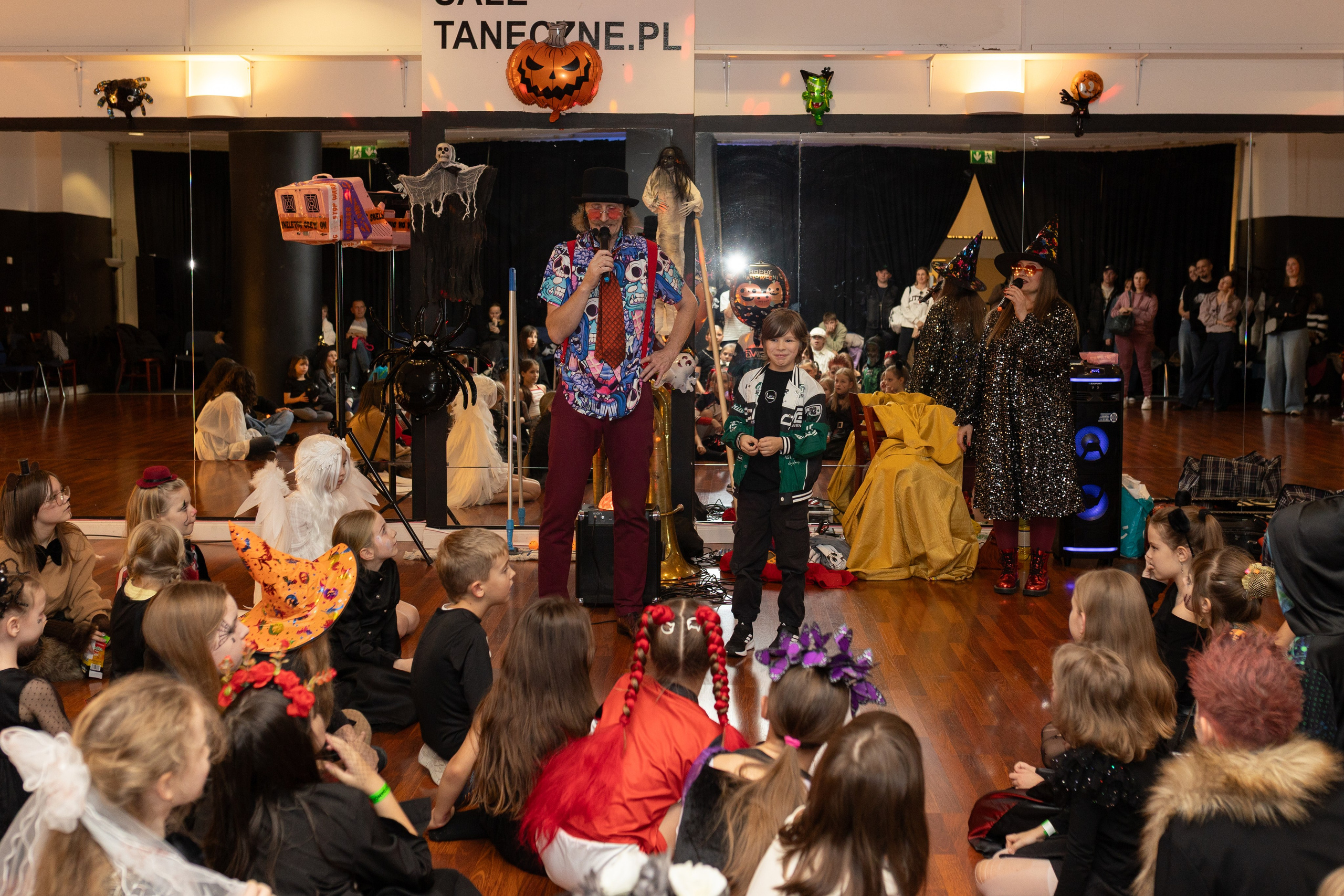 Leo dance studio Helloween 2025. Семейный и детский фотограф в Варшаве Мила Бобровская