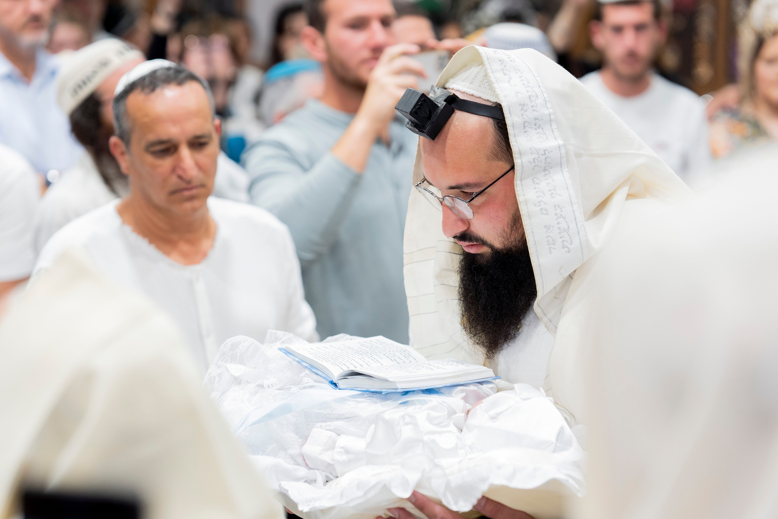 הברית של נחמן חזן. יוסף מזרחי צילום חתונה, ברית וזוגיות. צלם מקצועי שאוהב להוציא אתכם הכי יפים ברגעים הכי מרגשים