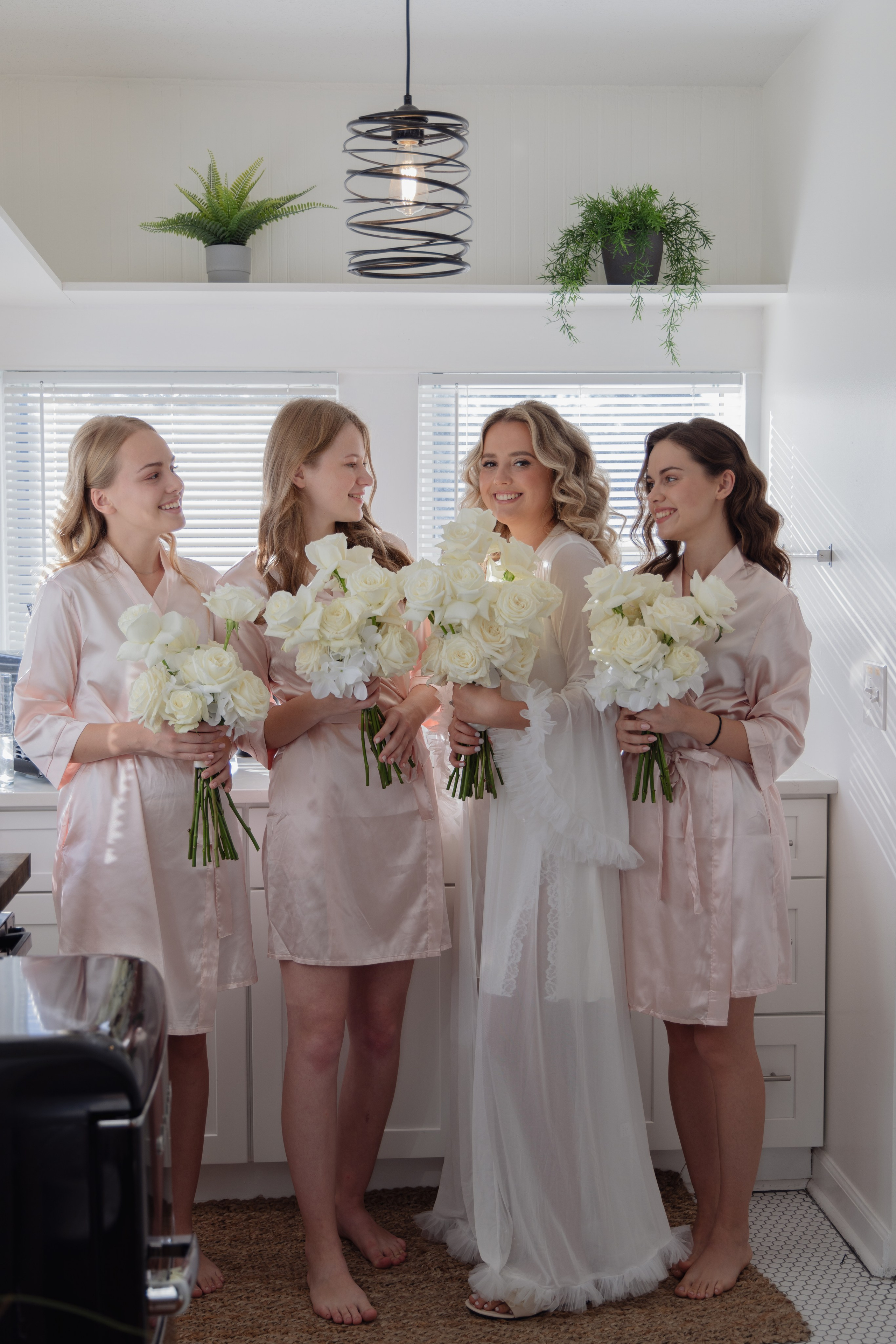 Wedding photography. Eikanmedia | Photographer and videographer capturing weddings, families, engagements, pregnancy & newborns | Vancouver, WA | USA