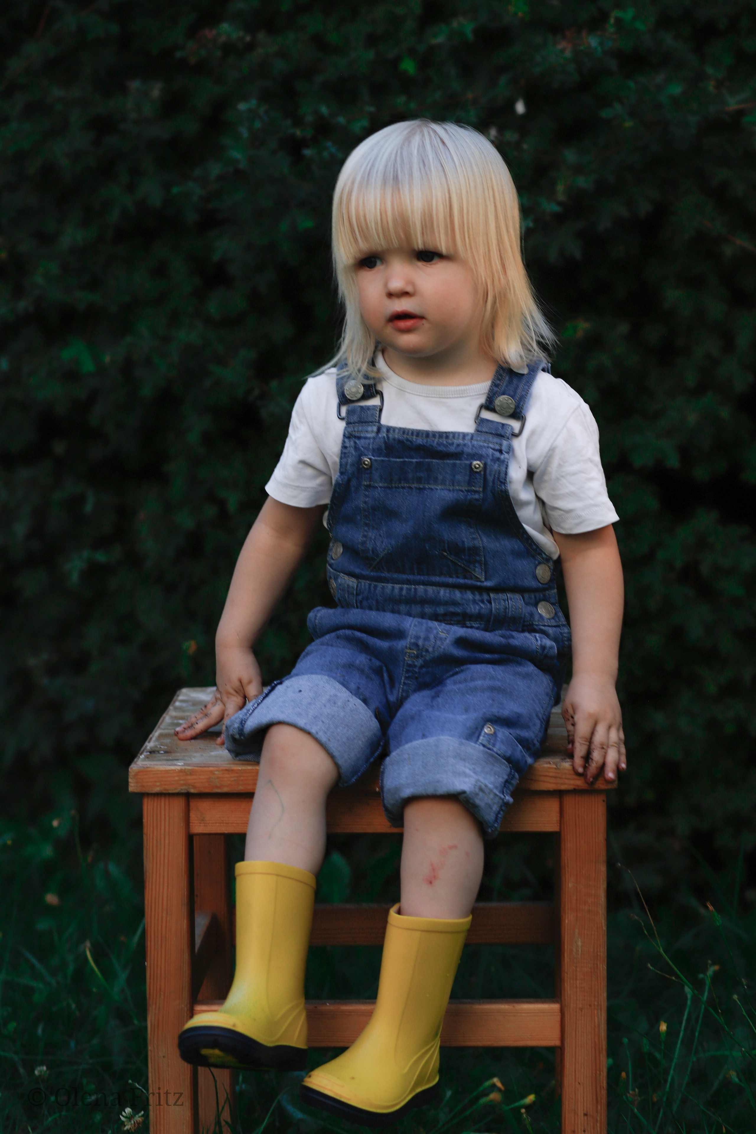 Mädchen im Garten. Olena Fritz Fotografie