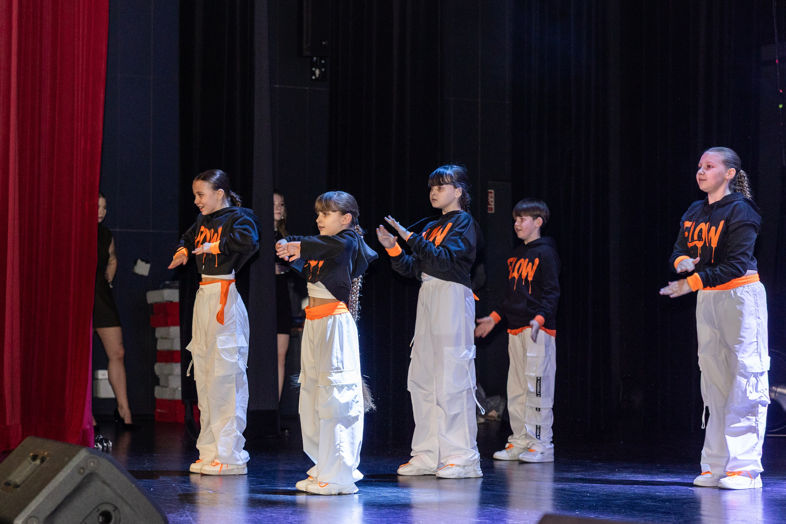 LEO DANCE SHOW WINTER 2025. Семейный и детский фотограф в Варшаве Мила Бобровская