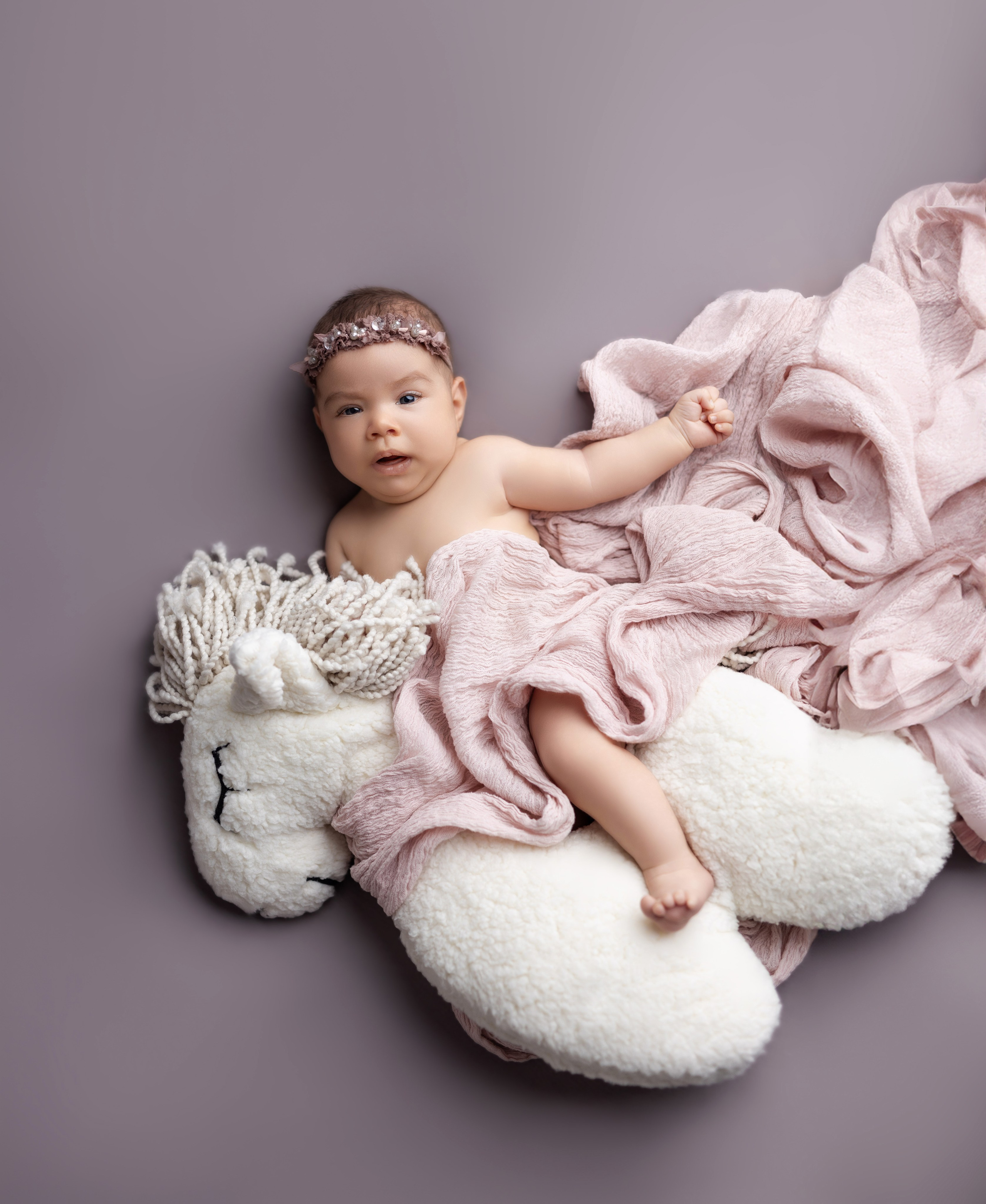 Newborn Classic. Newborn, kids, family photographer based near Zurich, Switzerland