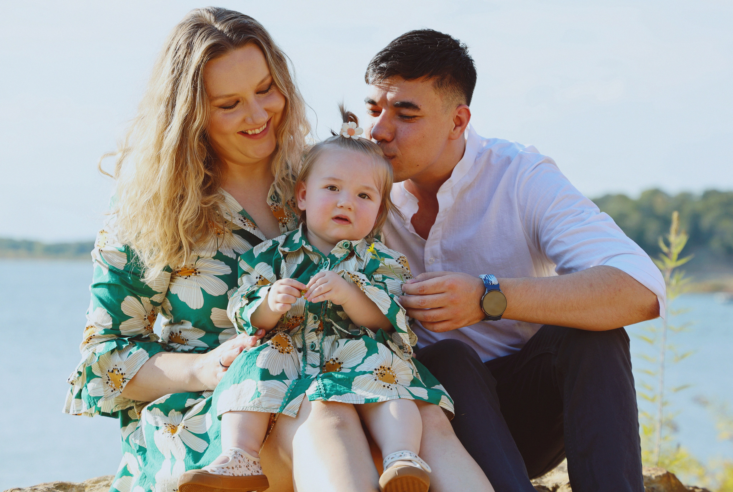 Baby Family Photoshoot – Outdoor Family Photography with Infant or Toddler. Lana Petrychenko — Portrait & Family Photographer. Valencia, Spain