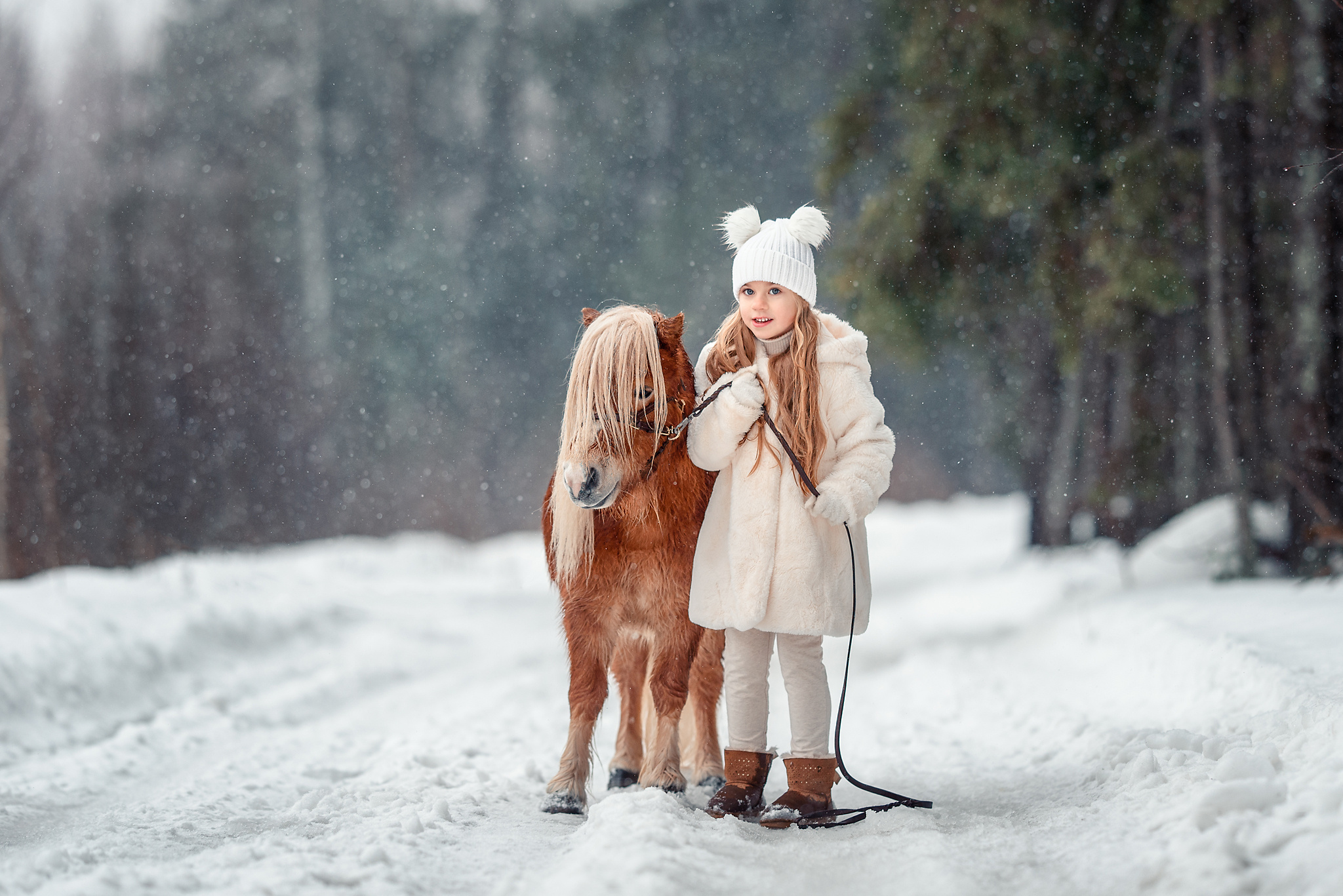 Джулия и пони "Гиви"