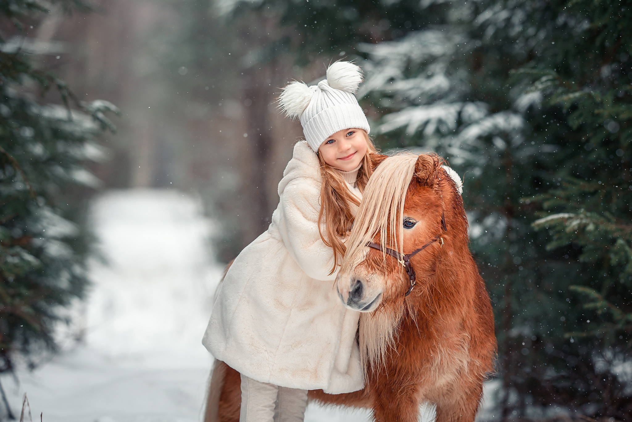 Джулия и пони "Гиви"