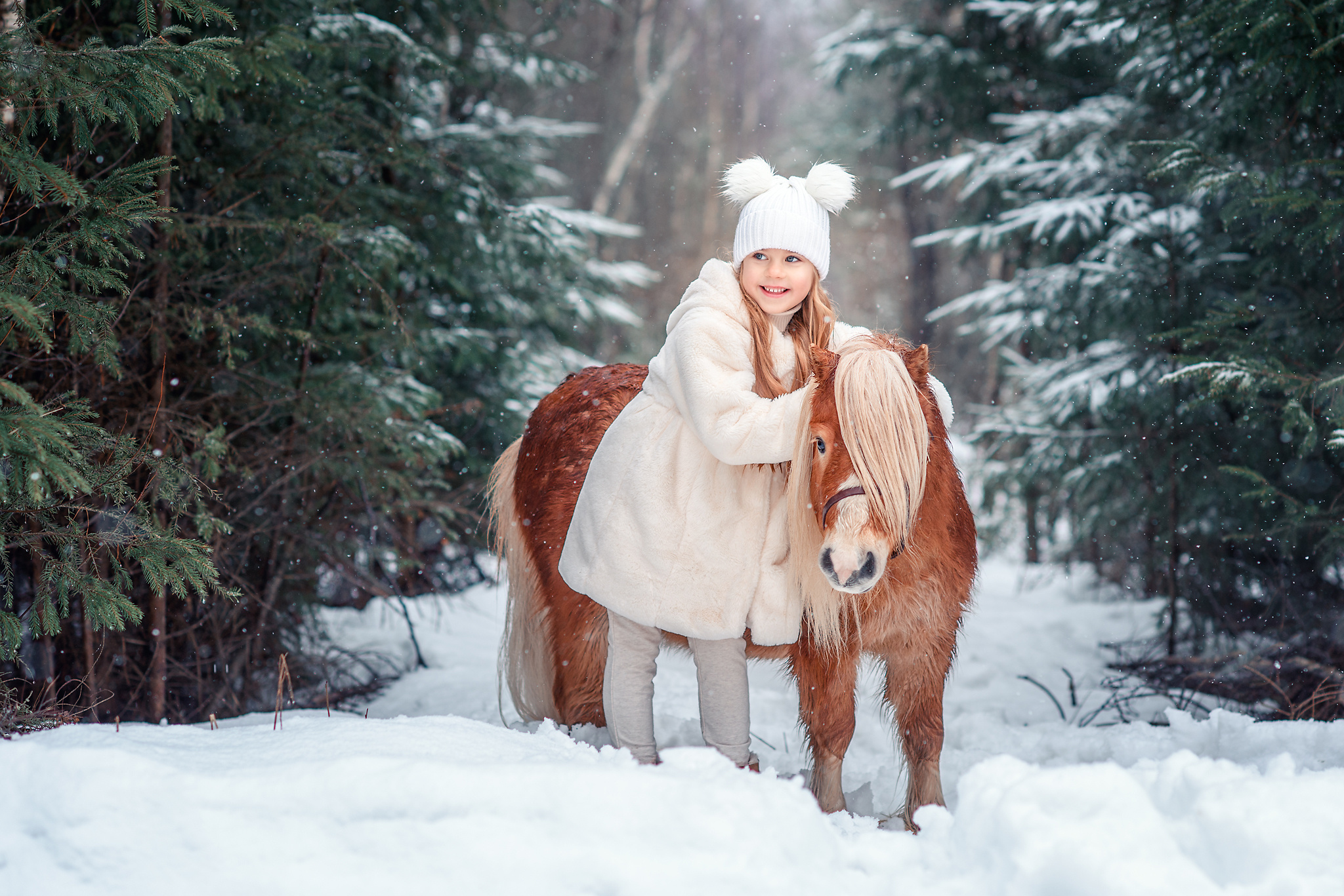 Джулия и пони "Гиви"