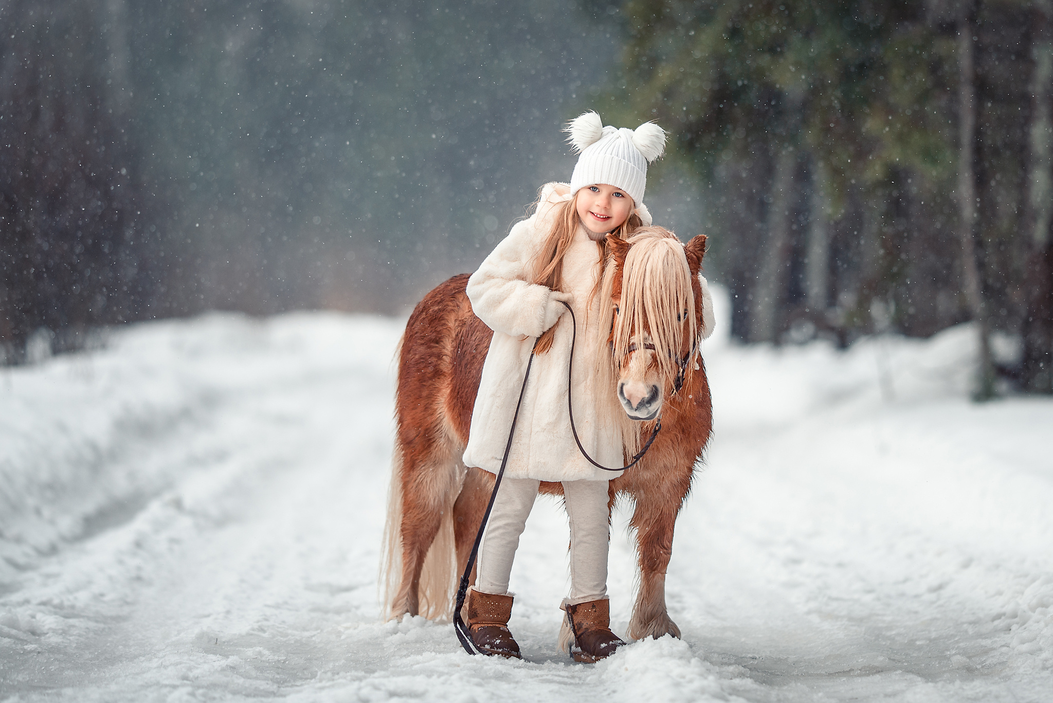 Джулия и пони "Гиви"
