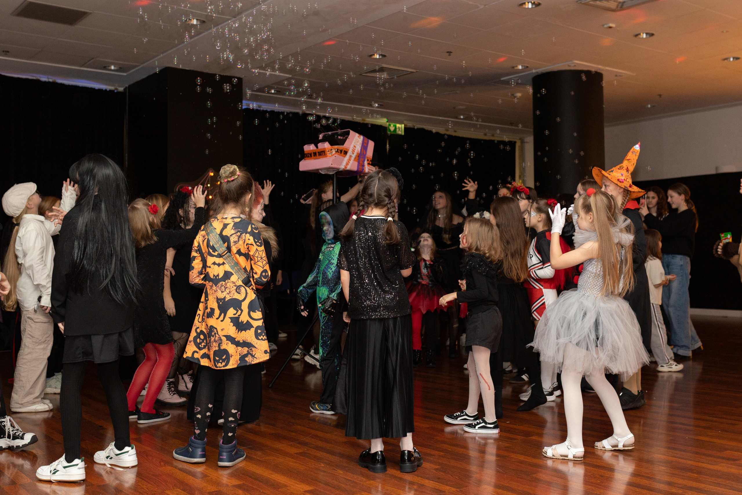 Leo dance studio Helloween 2025. Семейный и детский фотограф в Варшаве Мила Бобровская