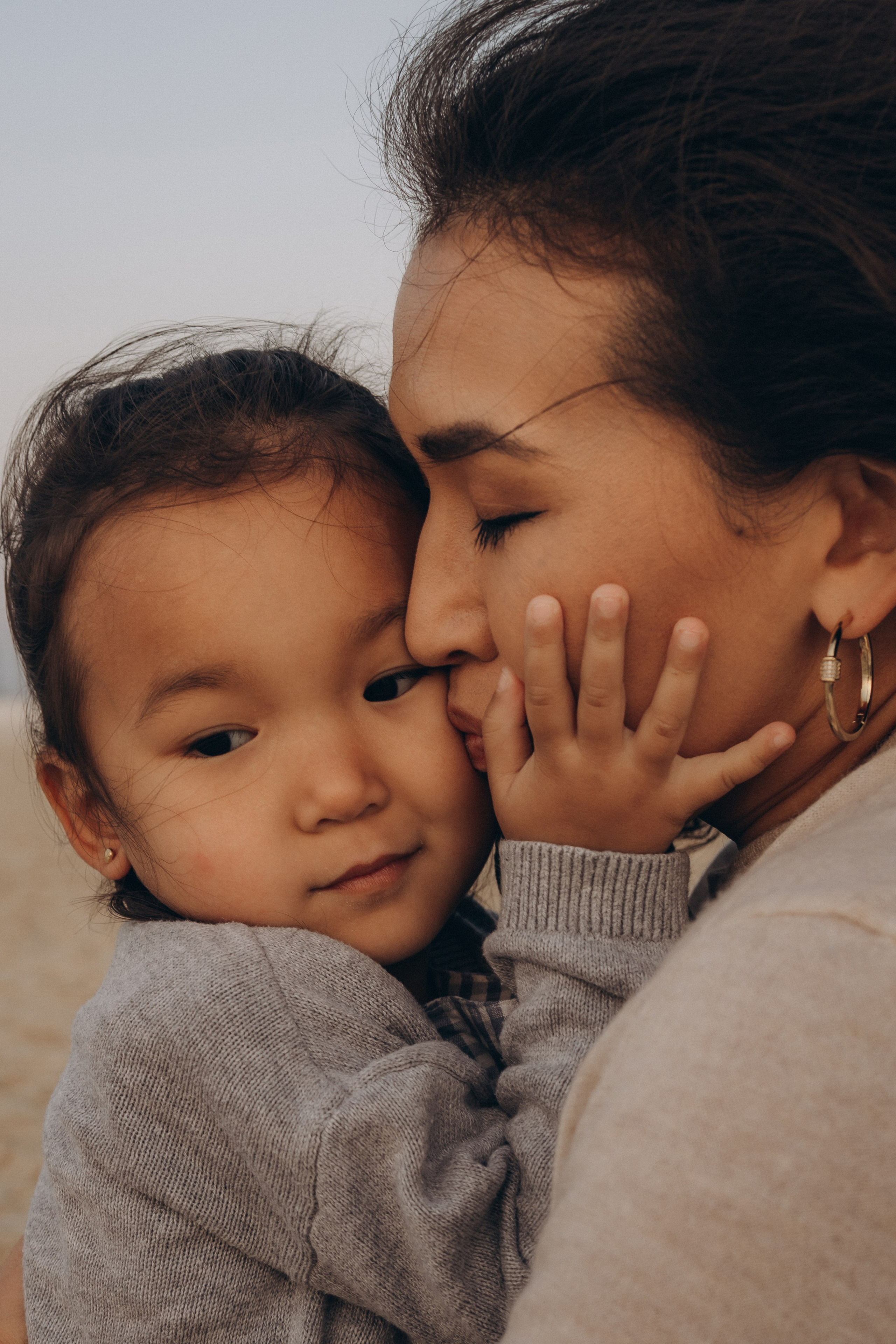 Mother’s love. Фотограф родов, семей и новорожденных малышей в Дубае