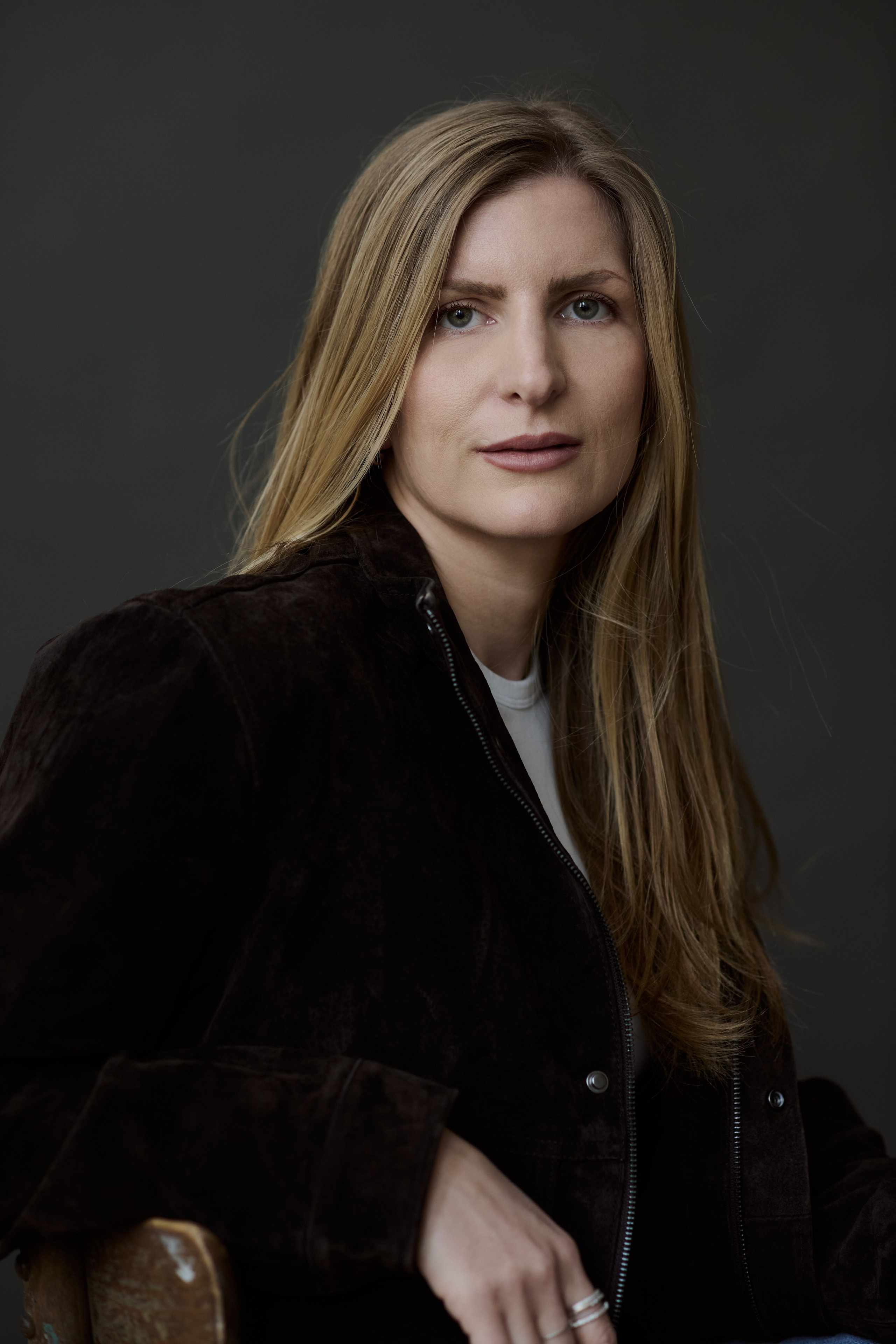 Portrait of Linda in Amsterdam. Portrait Photographer in Brussels & Amsterdam — Victoria Ushkanova