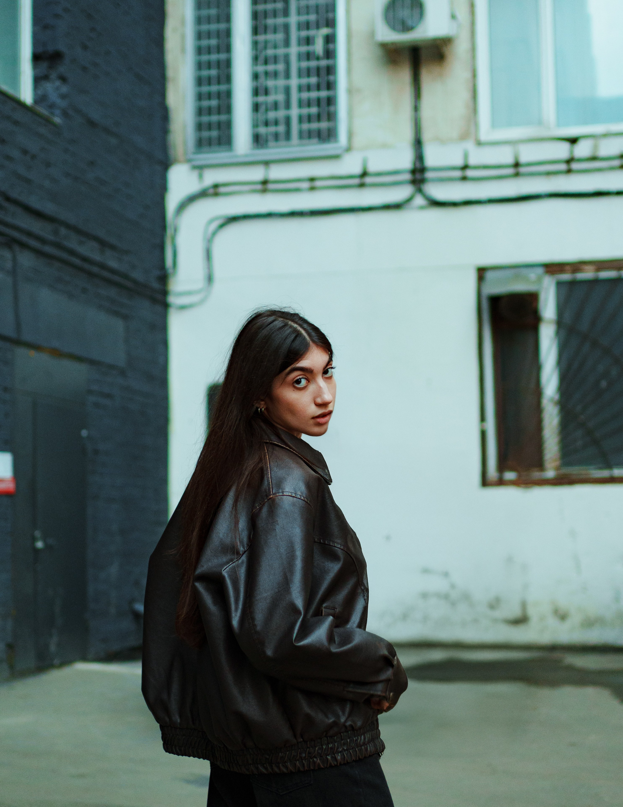 Street. Alisha Geva женский портретный фотограф в Дубае