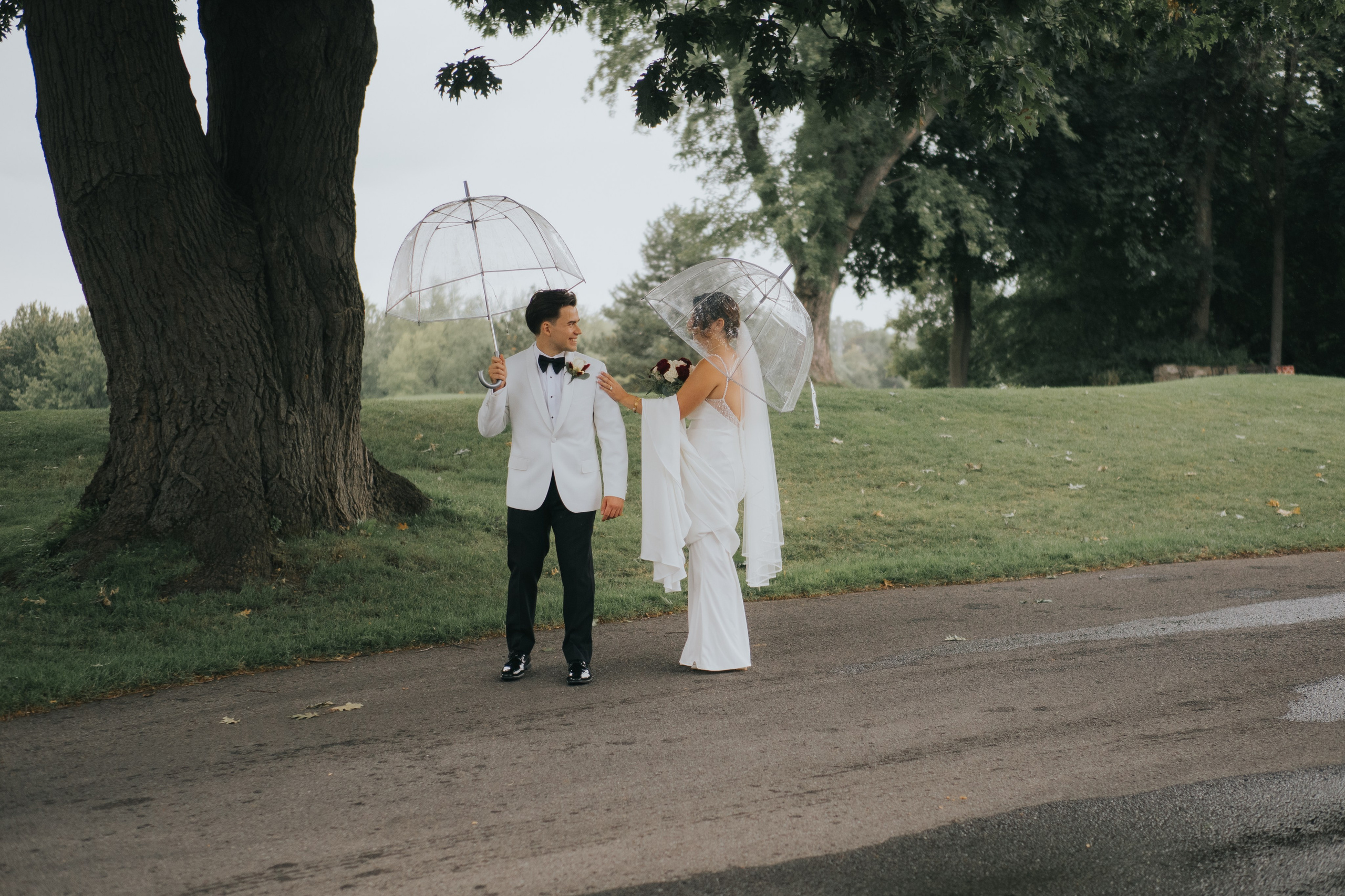 Wedding of Cassandra and Loïc in Beaconsfield, Montreal. Wedding and Family Photography Montreal Muriel Oe Photo