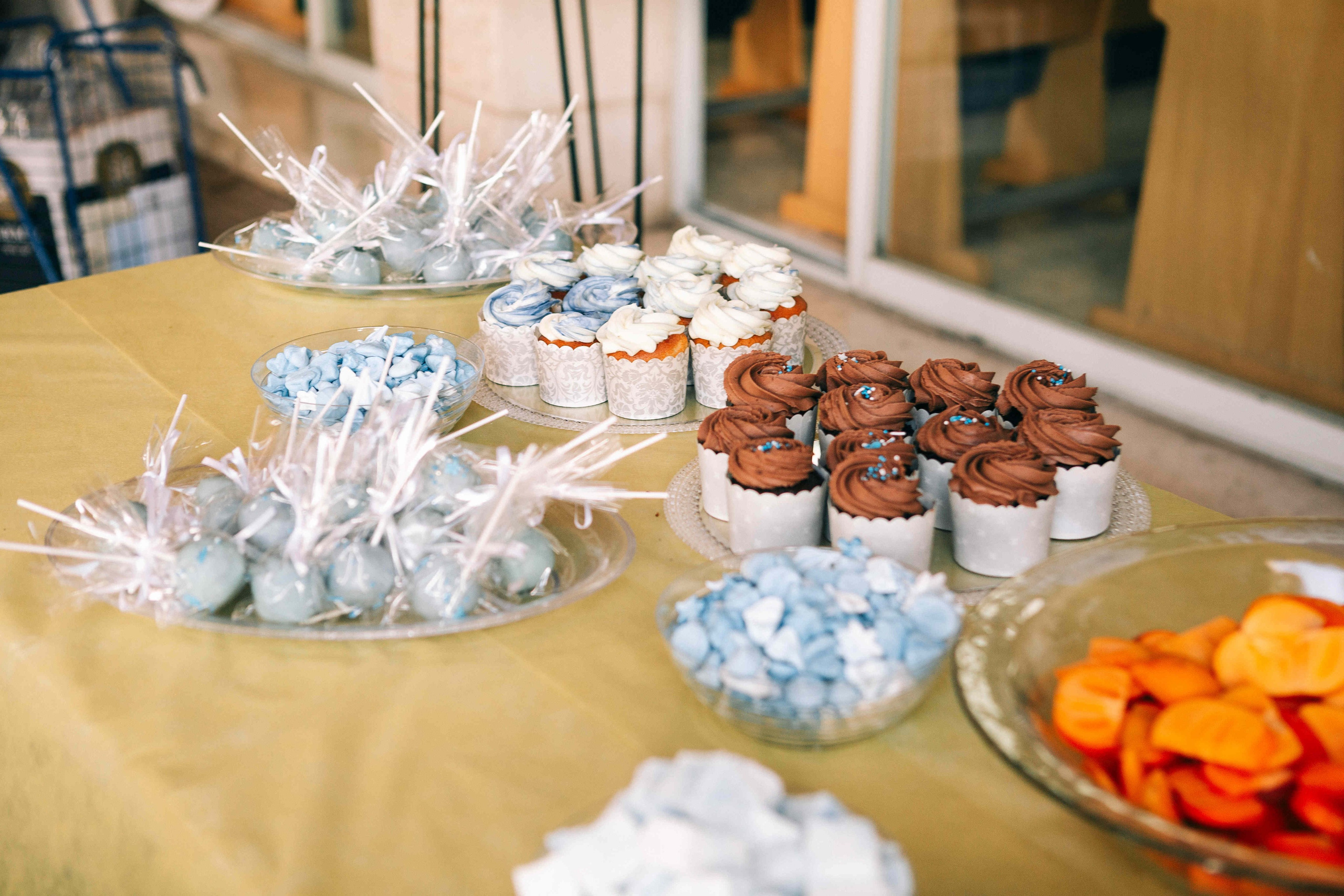 BRITH MILA IN THE SMALL SYNAGOGUE. PHOTOGRAPHER IN ISRAEL