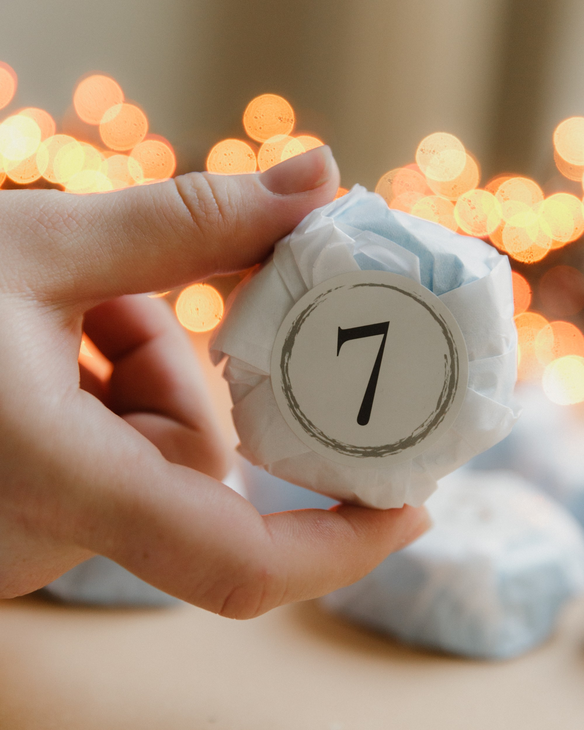 Candles | insta content. Kaja | fotograf we Wrocławiu | ludzie i psy