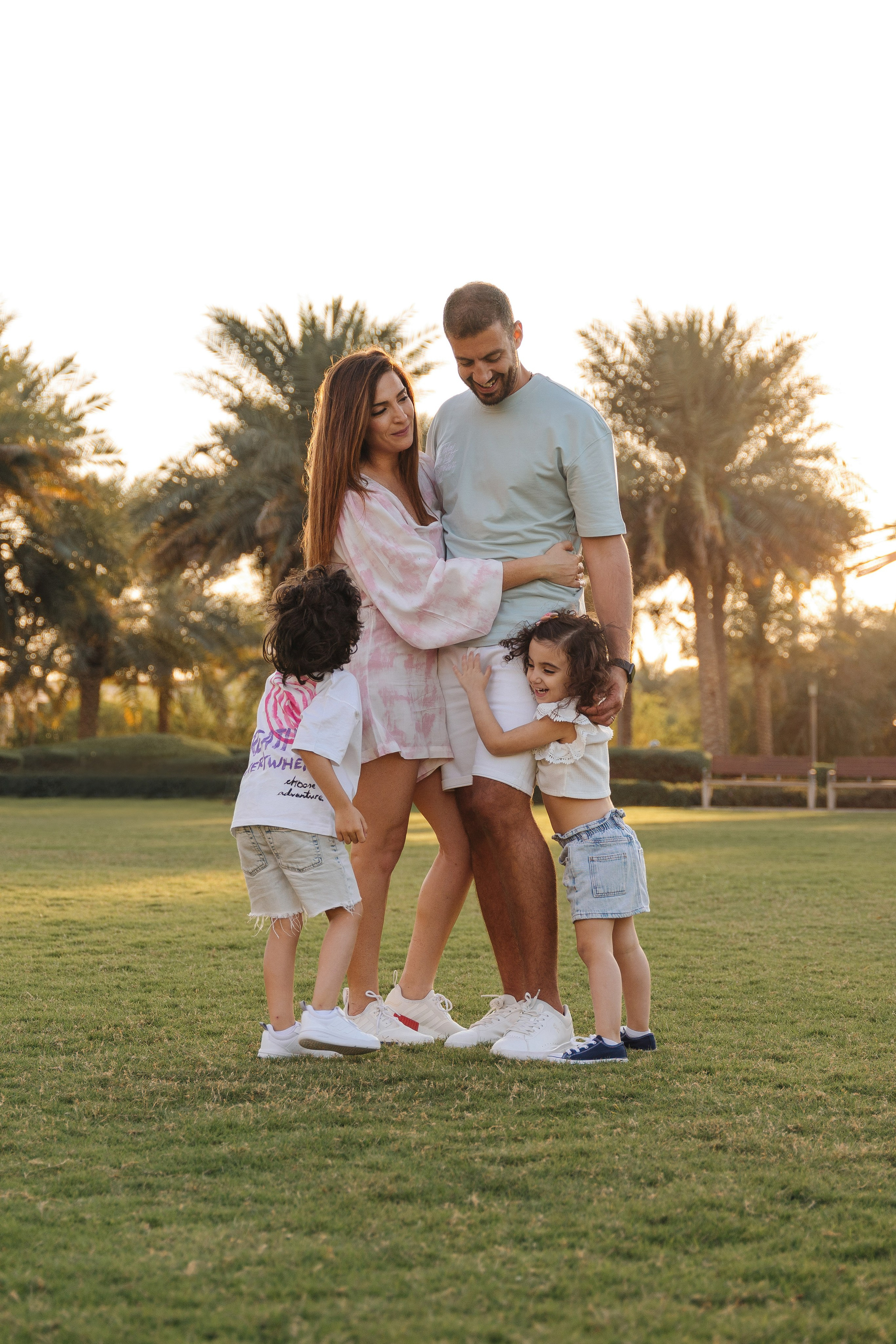 Family fun and play in the park. Angela Iakovleva — Family Photographer in Dubai
