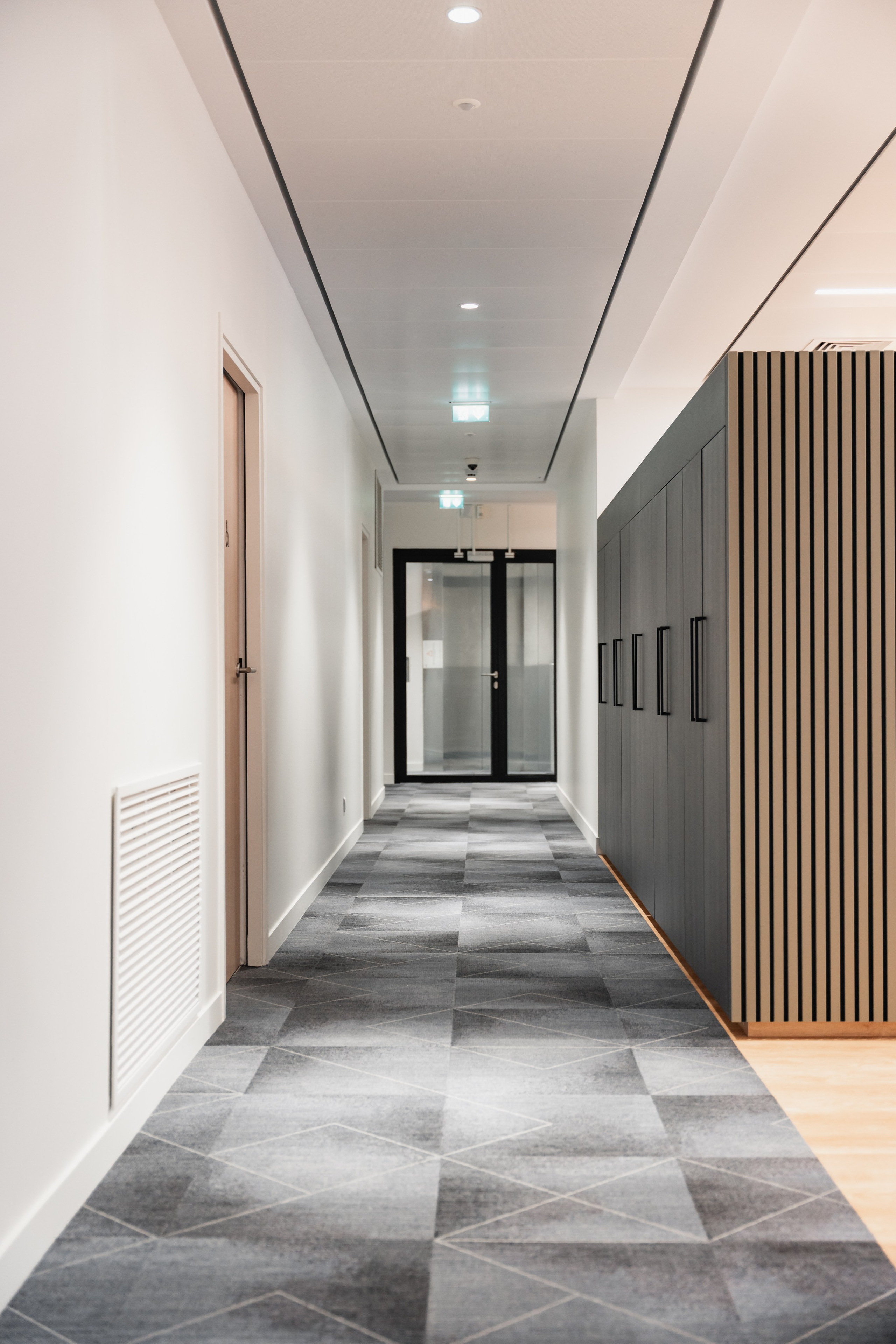 Office. Photographer in Paris — Vitalii Motruk