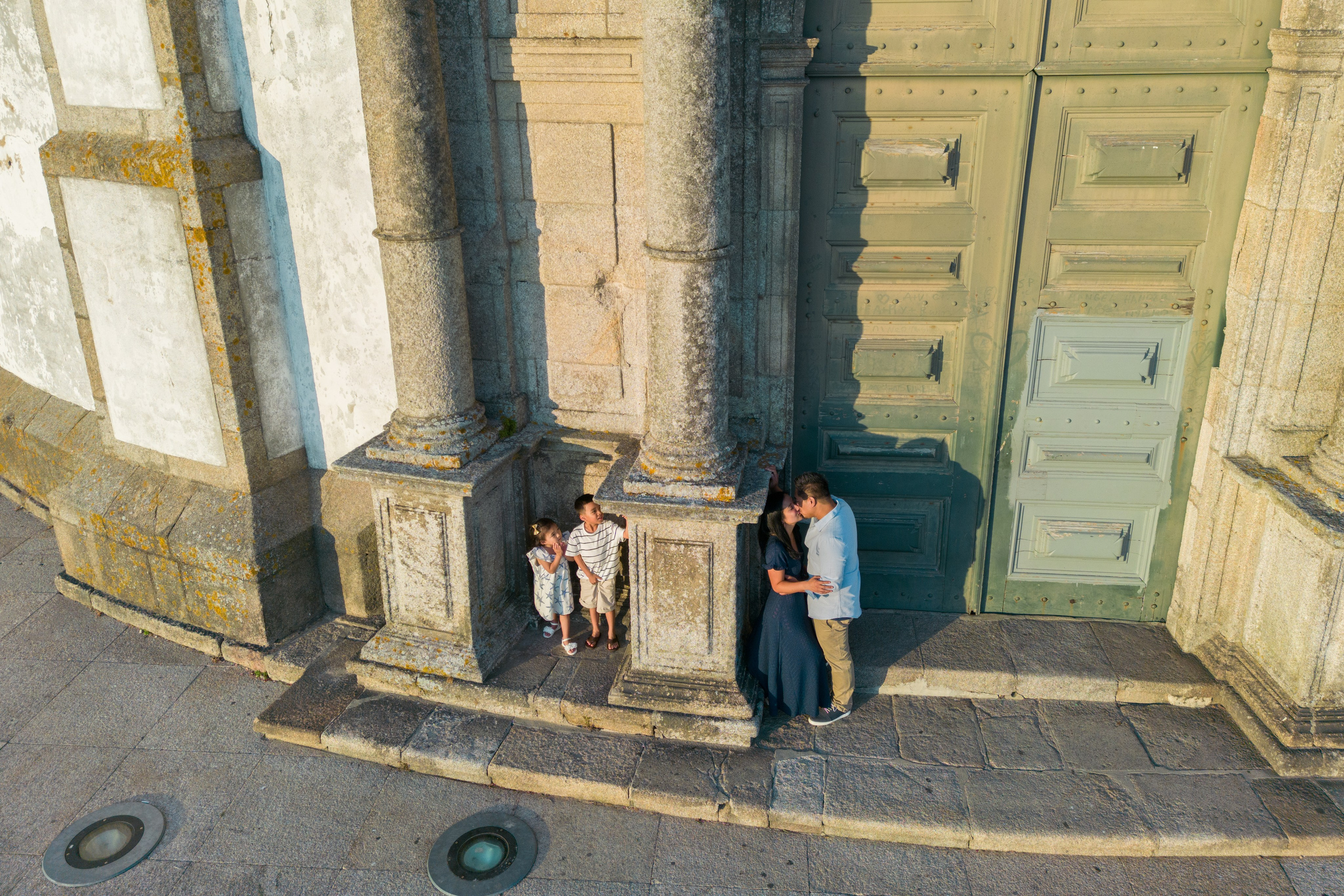 Family photo shoot in Porto. Photographer in Portugal Polina Gotovaya