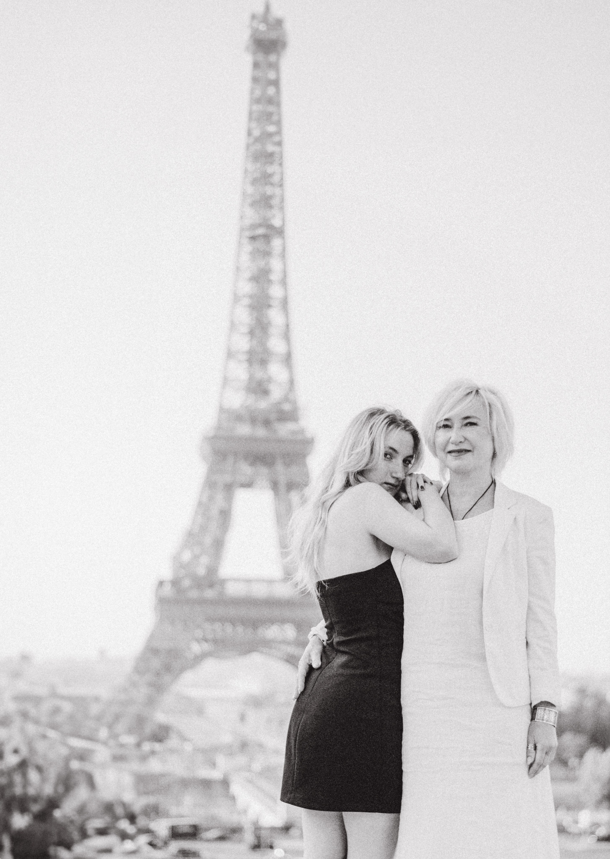 Family Photoshoot of Svetlana & Anastasia in Paris | Vlada Photo Art. Photographer in Paris: Vlada PhotoArt