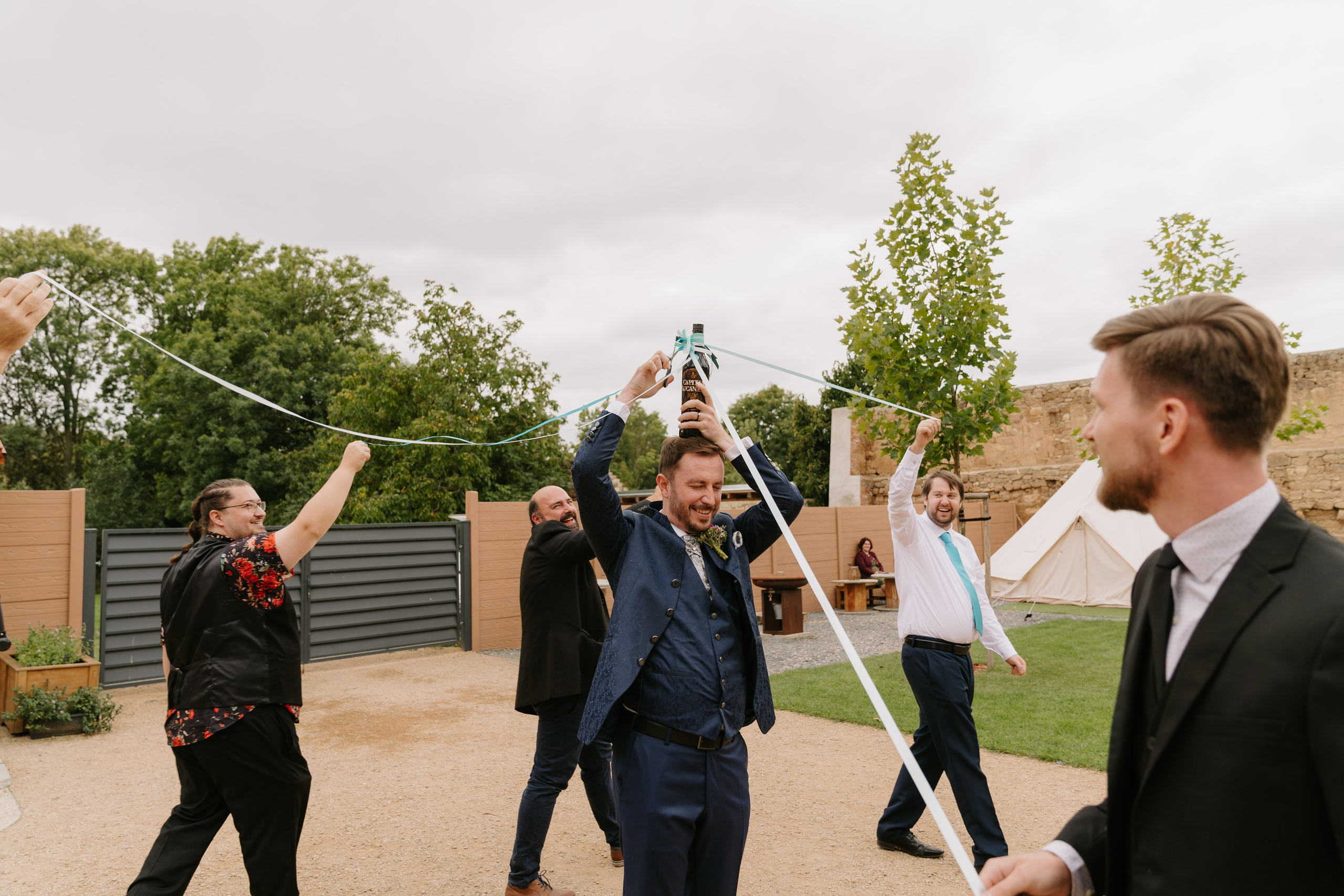 Wedding couple. Jana Holubová | Svatební, párová a rodinná fotografka v Praze