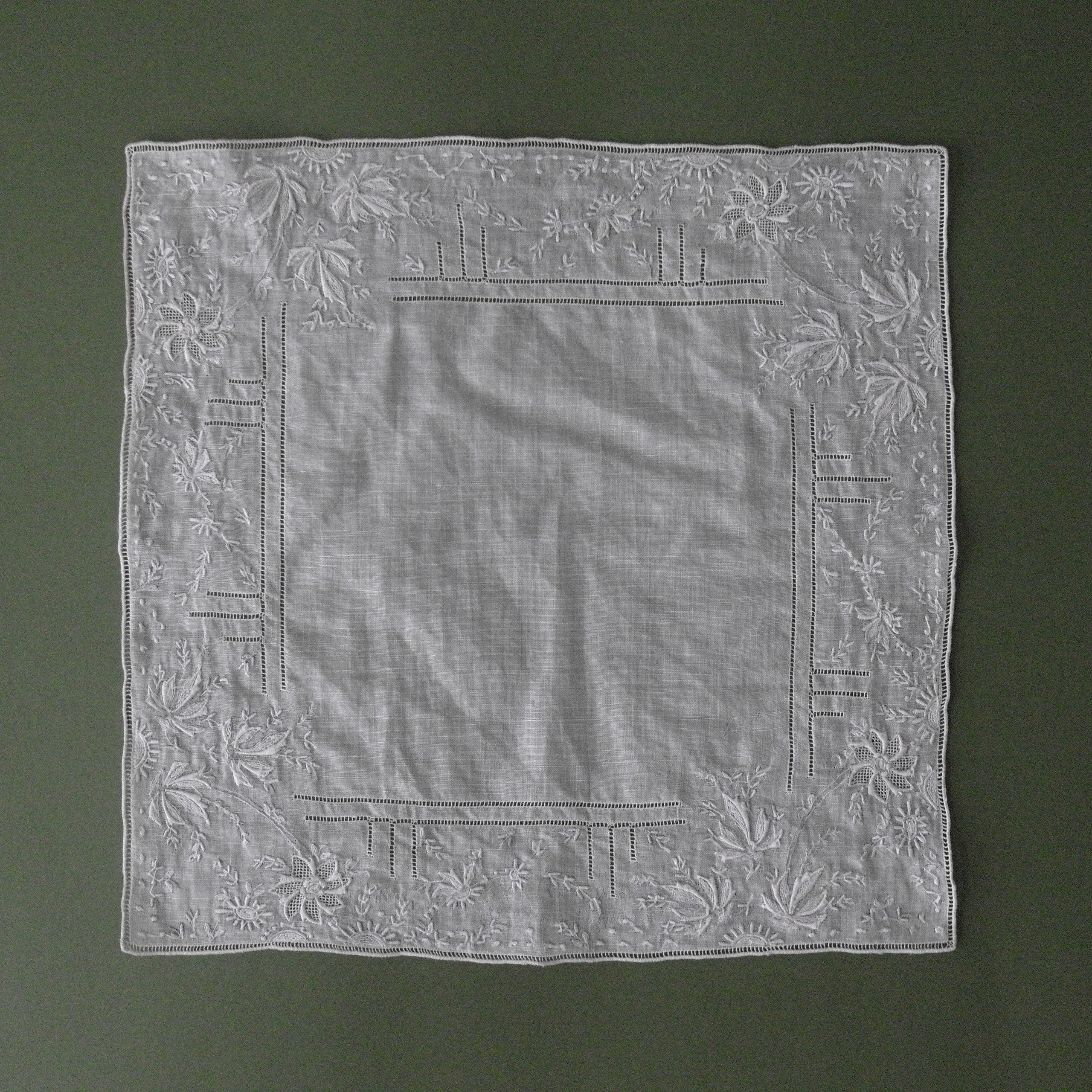 Lace napkins2. Современнные и актикварные украшения в Барселоне, Москве и Санкт-Петербурге