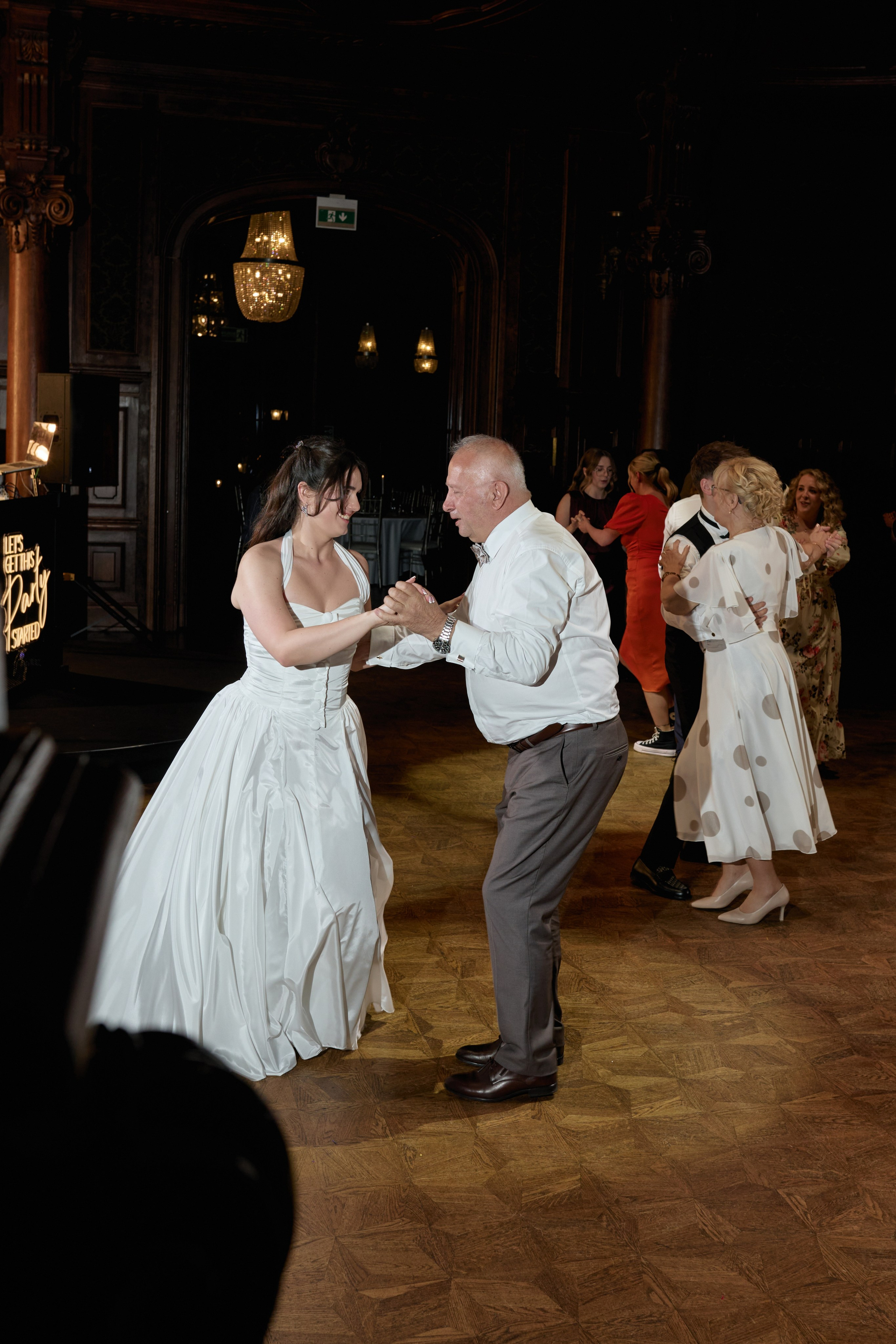 Wiktoria & Kacper. Pałac Goetz. Fotograf ślubny i rodzinny w Krakowie Yana Klymova