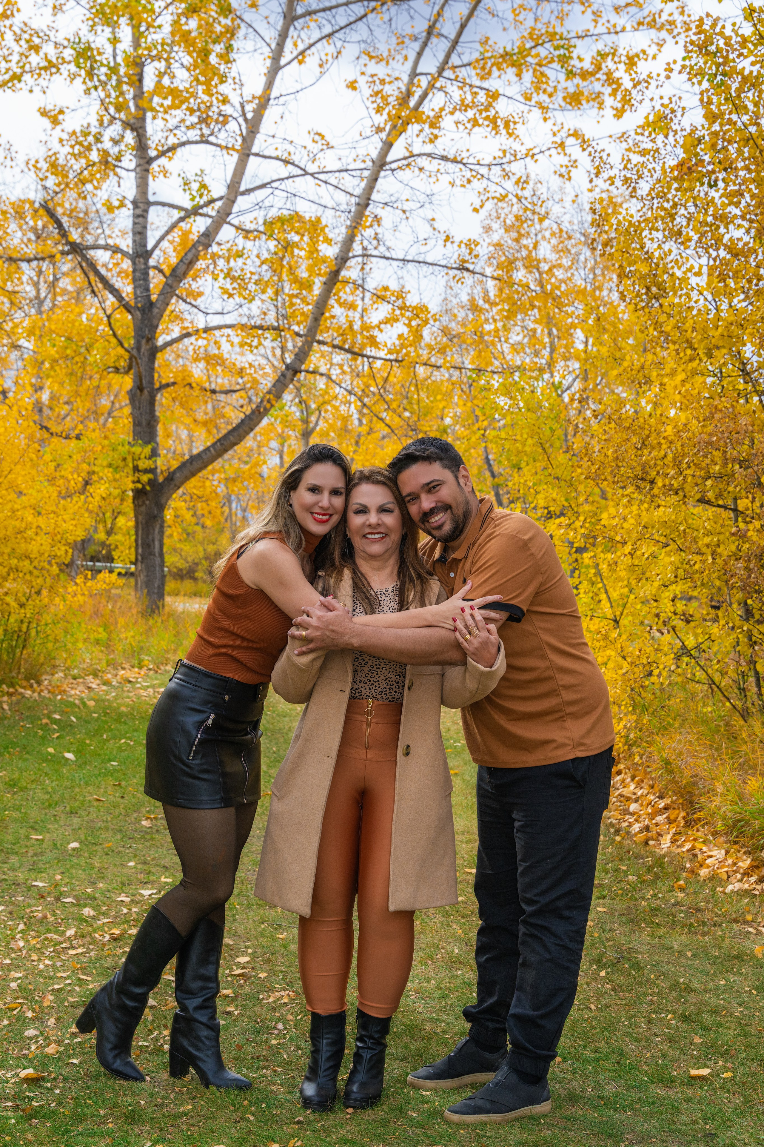 Ariana’s Family. Carlos Lima Photography — Photographer in Calgary
