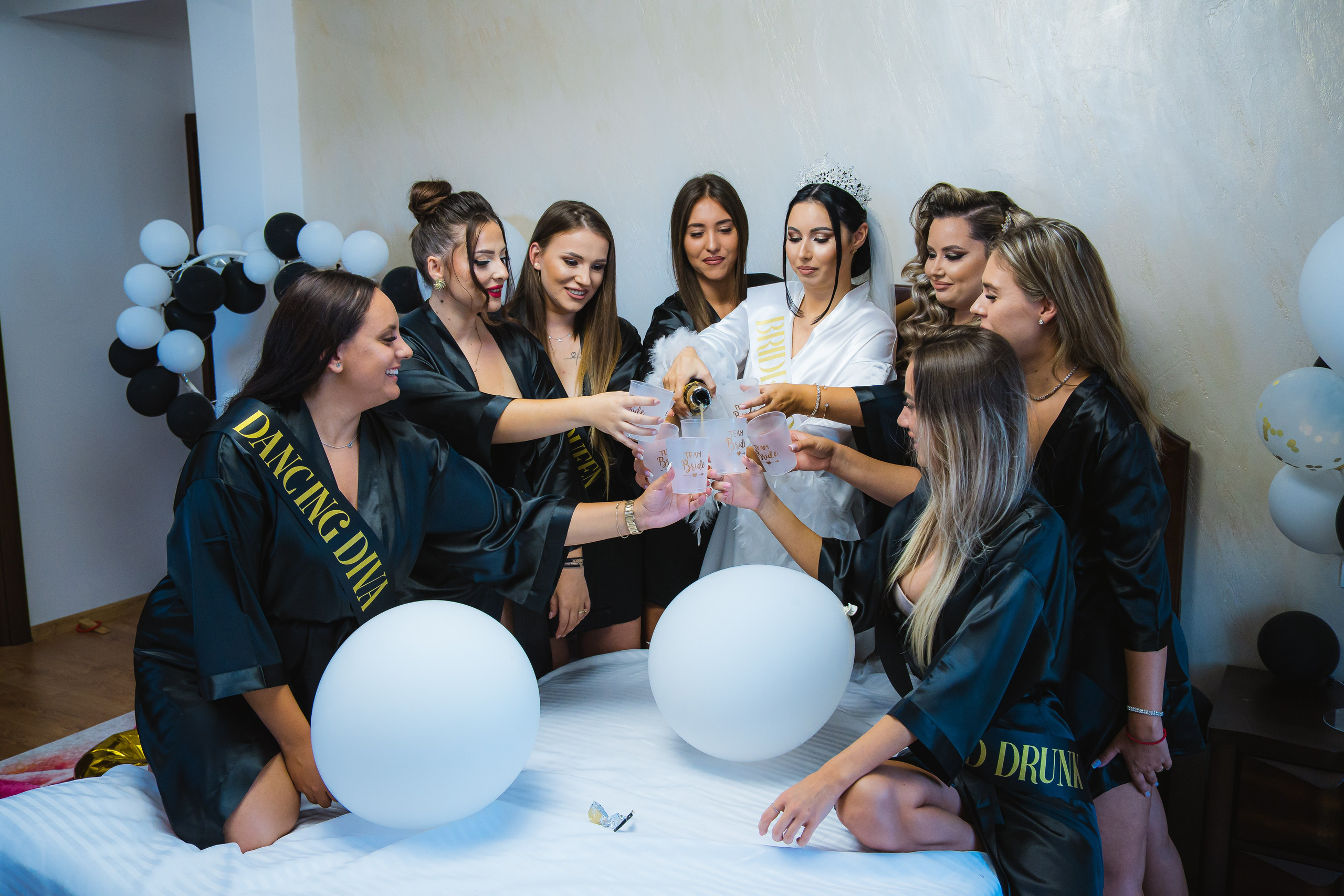 Bella & Adi. Foto Studio — Fotograf de evenimente, nunti, botezuri, portrete