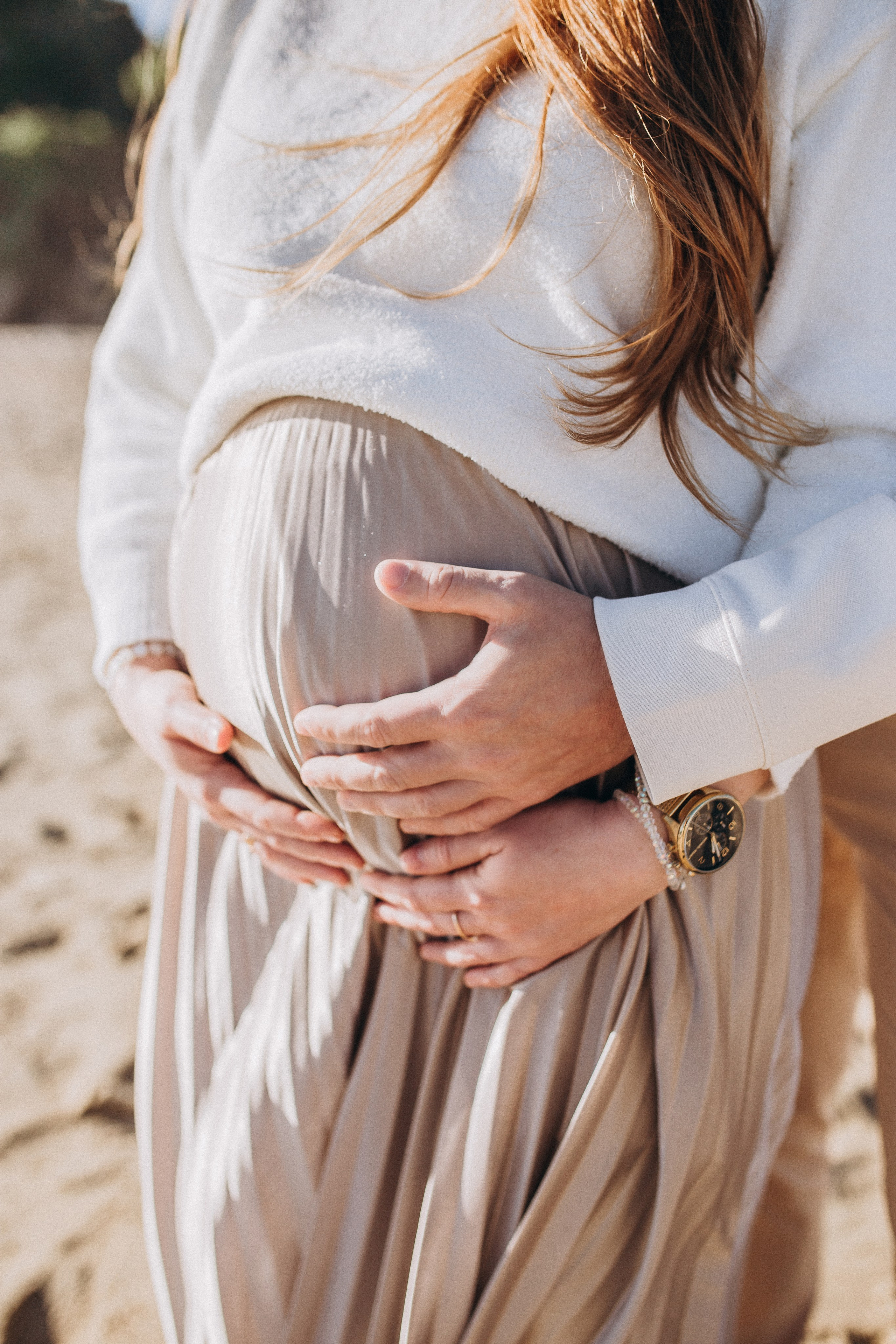 Sesión de embarazo en la playa en Chile — Luz dorada y naturaleza. Photographer in Santiago, Chile Anna Almazova
