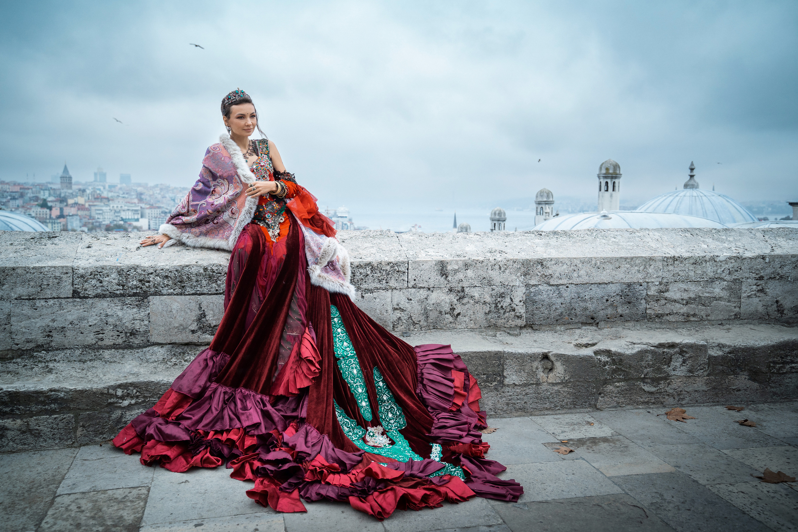 Фотосессии в Стамбуле в стиле «Великолепный век». Wedding, family and lifestyle photographer Anatoly. Photo sessions on rooftops with seagulls. Istanbul