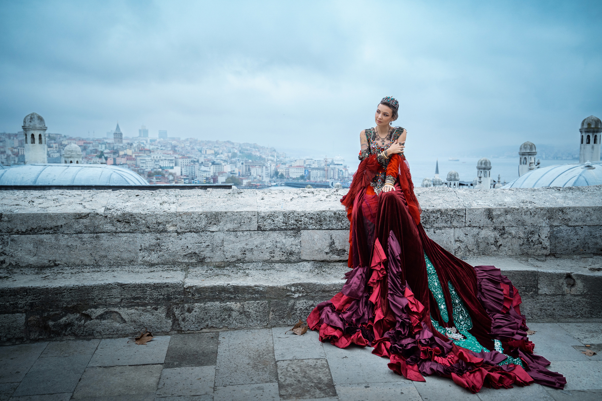 Фотосессии в Стамбуле в стиле «Великолепный век». Wedding, family and lifestyle photographer Anatoly. Photo sessions on rooftops with seagulls. Istanbul