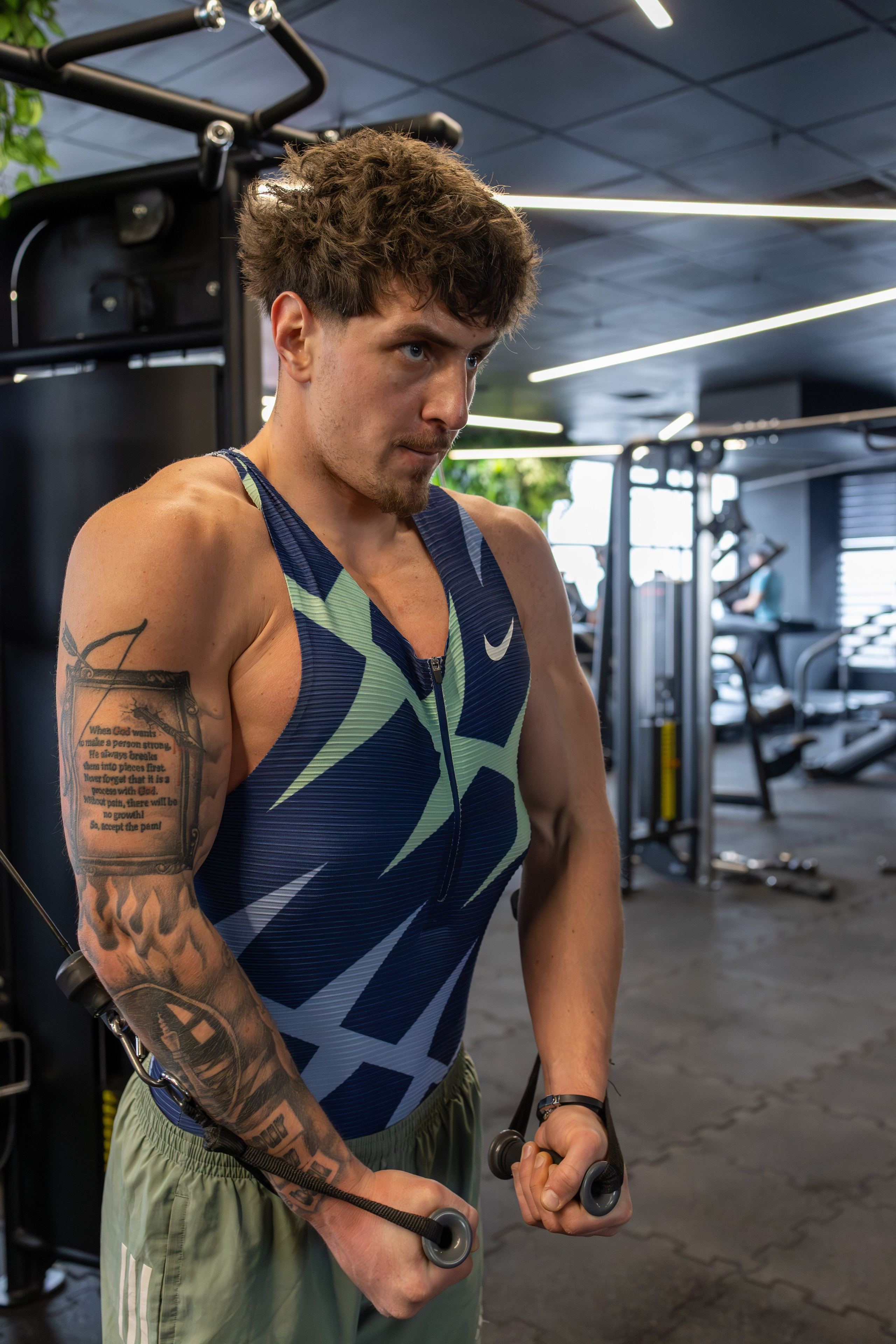 Alexandru Ț. Fotograf. Lucrez cu oameni, produse și spații. Portret și fotografie creativă. Bacău, România. Lidia Savinoiu