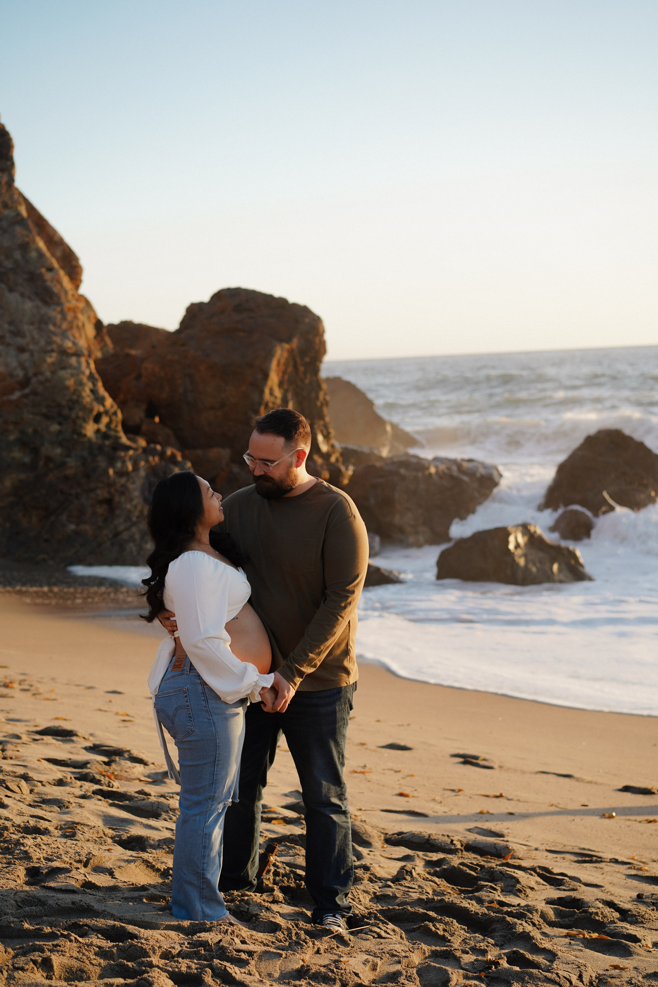 Santa Monica Family photographer. Los Angeles family photographer. Family photography. Family photoshoot. Maternity photoshoot. Beach family photoshoot. Home family photoshoot. Maternity beach photoshoot. Family holiday photoshoot. Family photographer. Photographer for families