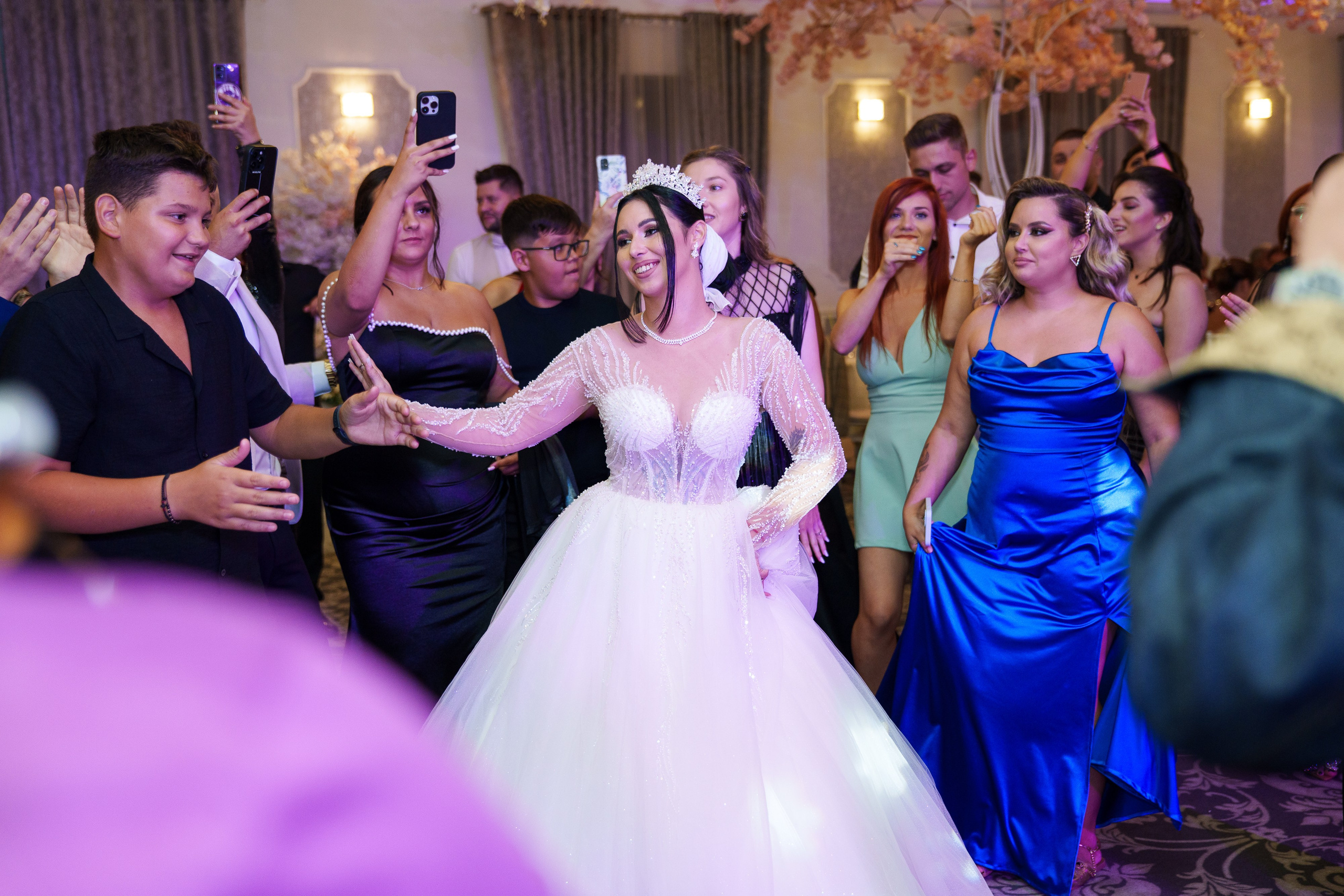 Bella & Adi. Foto Studio — Fotograf de evenimente, nunti, botezuri, portrete