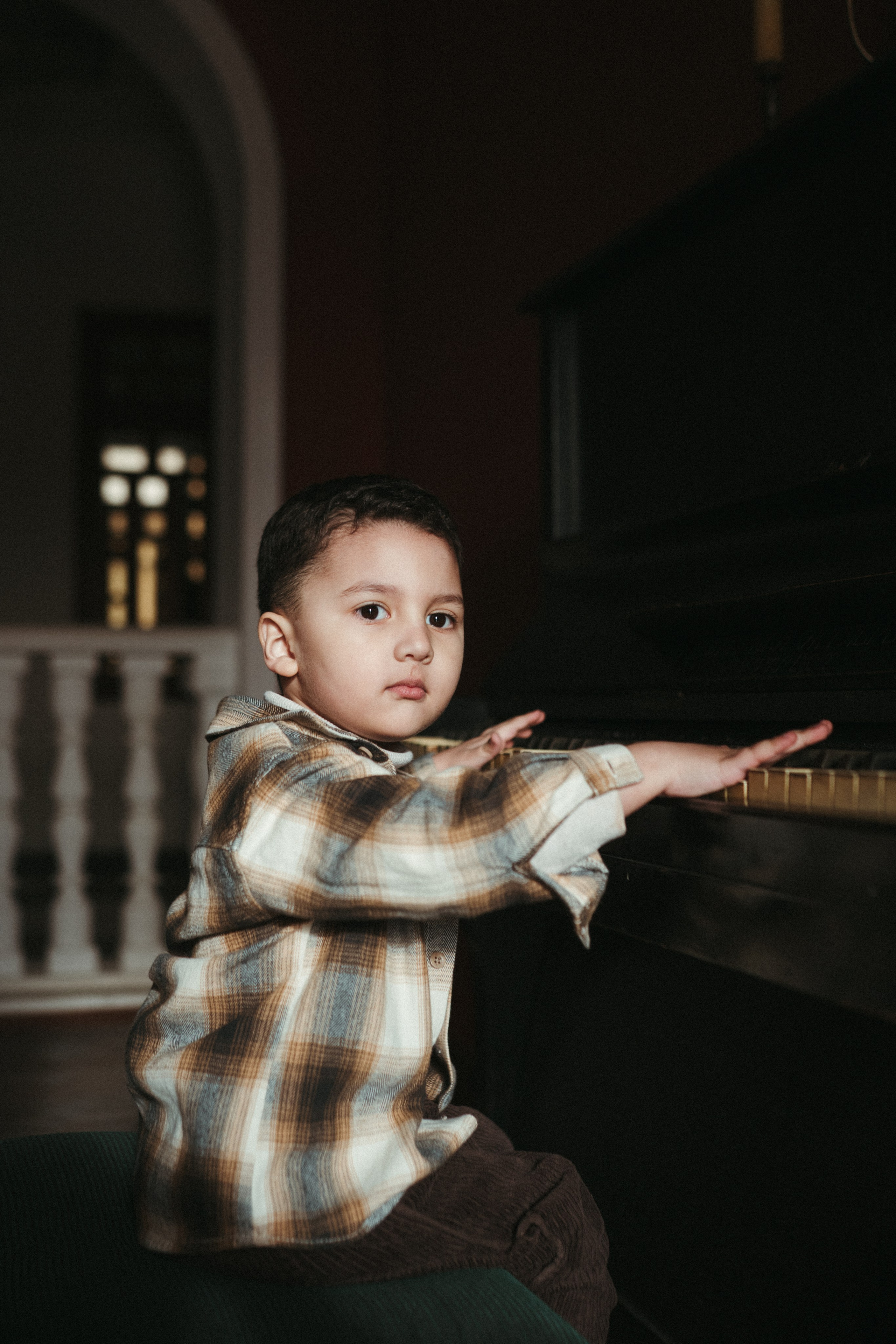 Lika and Anar. Family photographer in Saudi Arabia