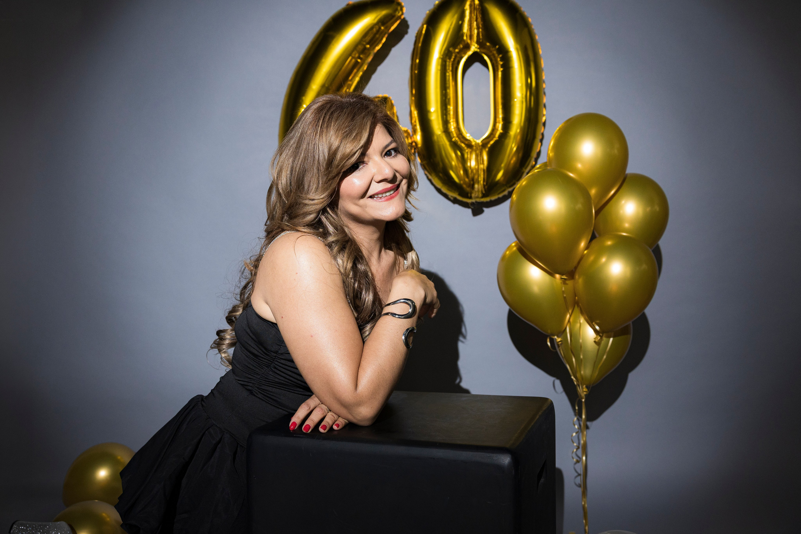 Sesión de Fotos de Cumpleaños en Madrid | Smash Cake, 15, 19, 40 Años – Rainbox Estudio. Rainbox Estudio de Fotografía