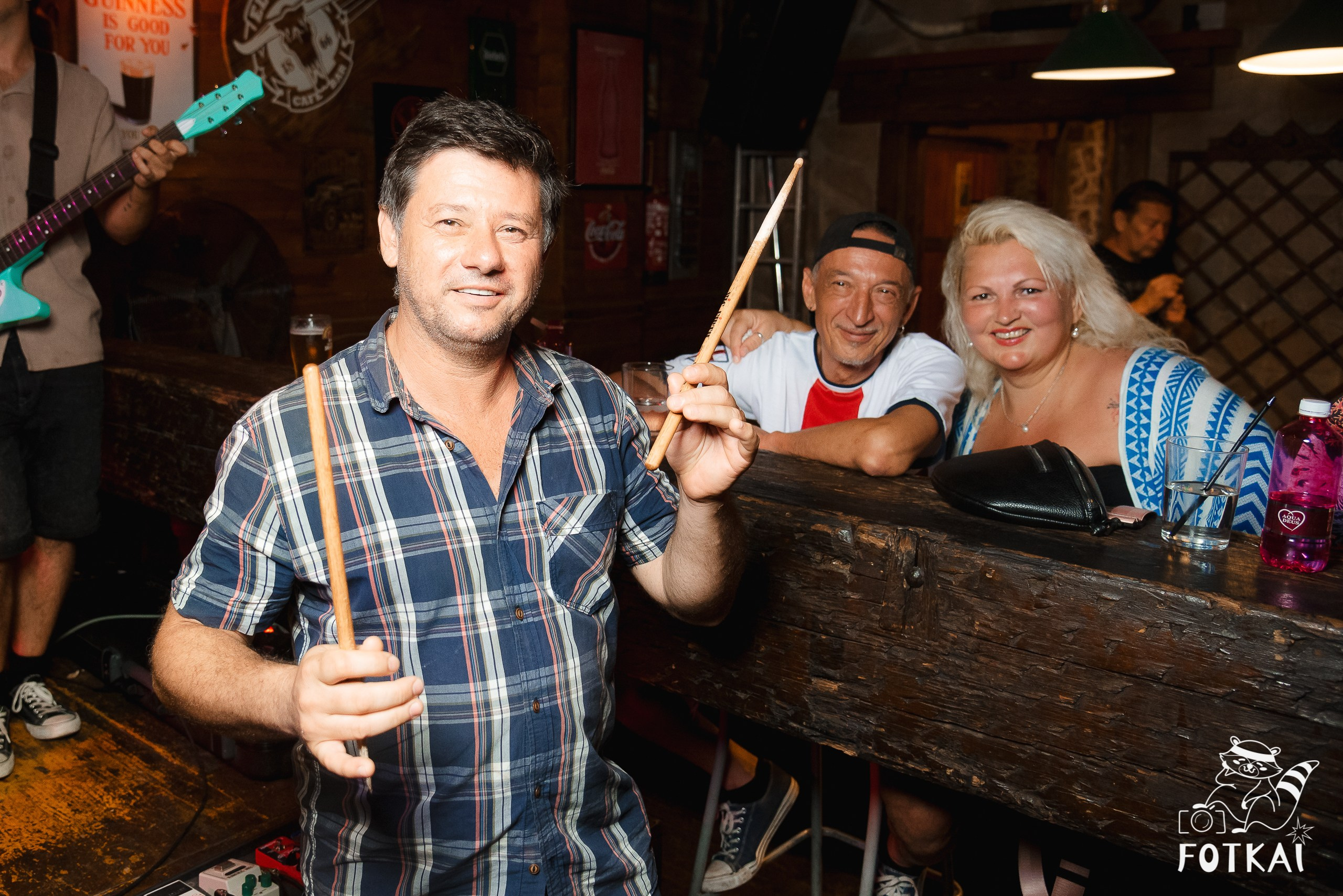 Reportaje fotográfico de FOTKAI | Get Back en El Paso Bar | Torrevieja, España, 12 de julio de 2025