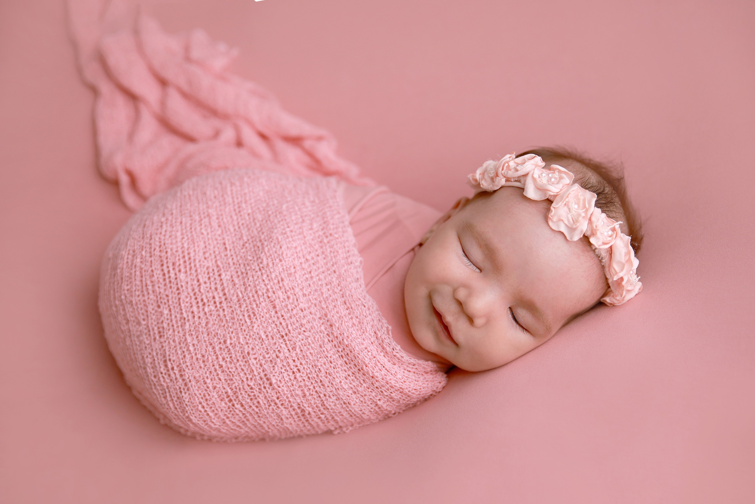 NEWBORN PHOTOGRAPHY. HOME